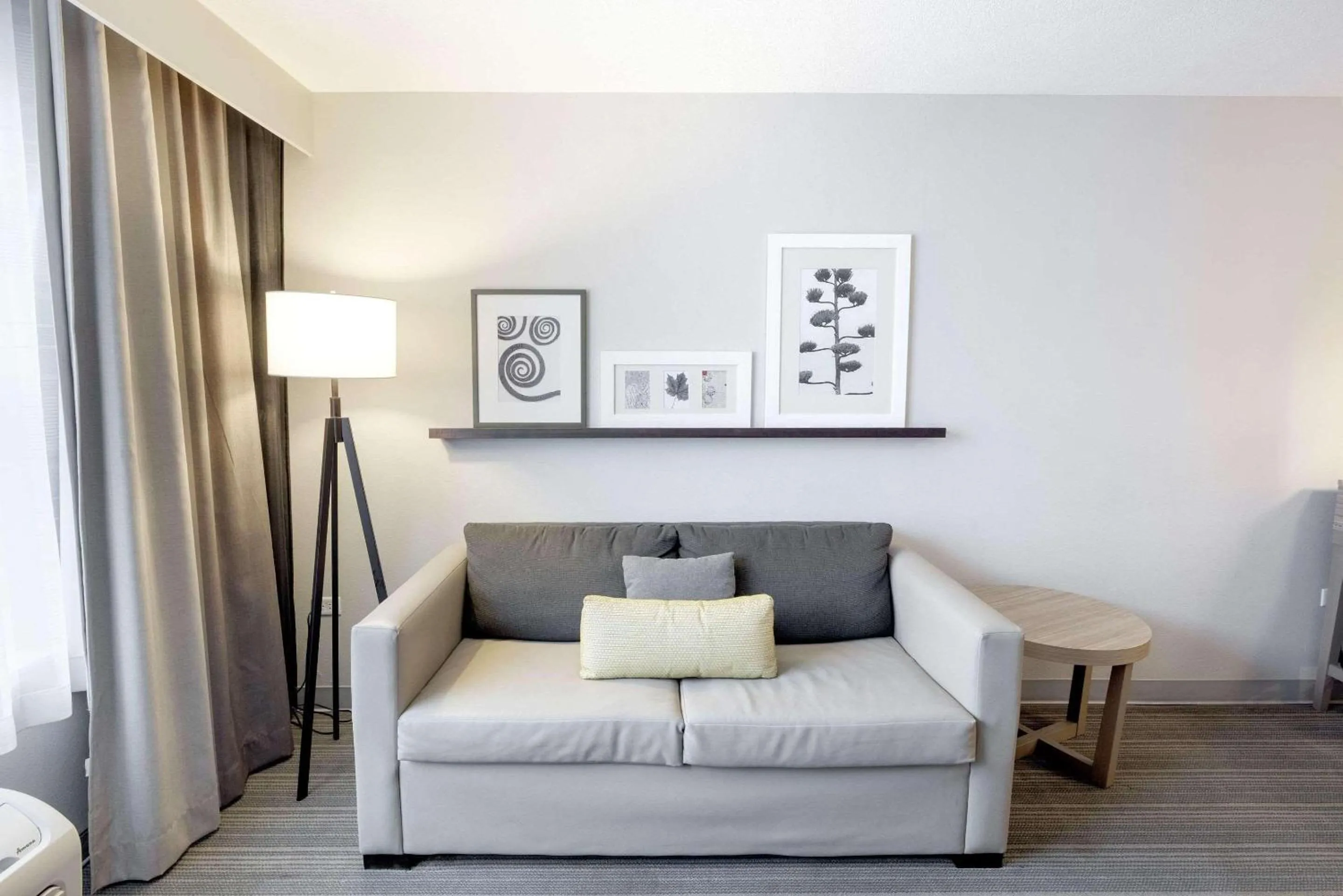 Bedroom in Country Inn & Suites by Radisson, Tinley Park, IL