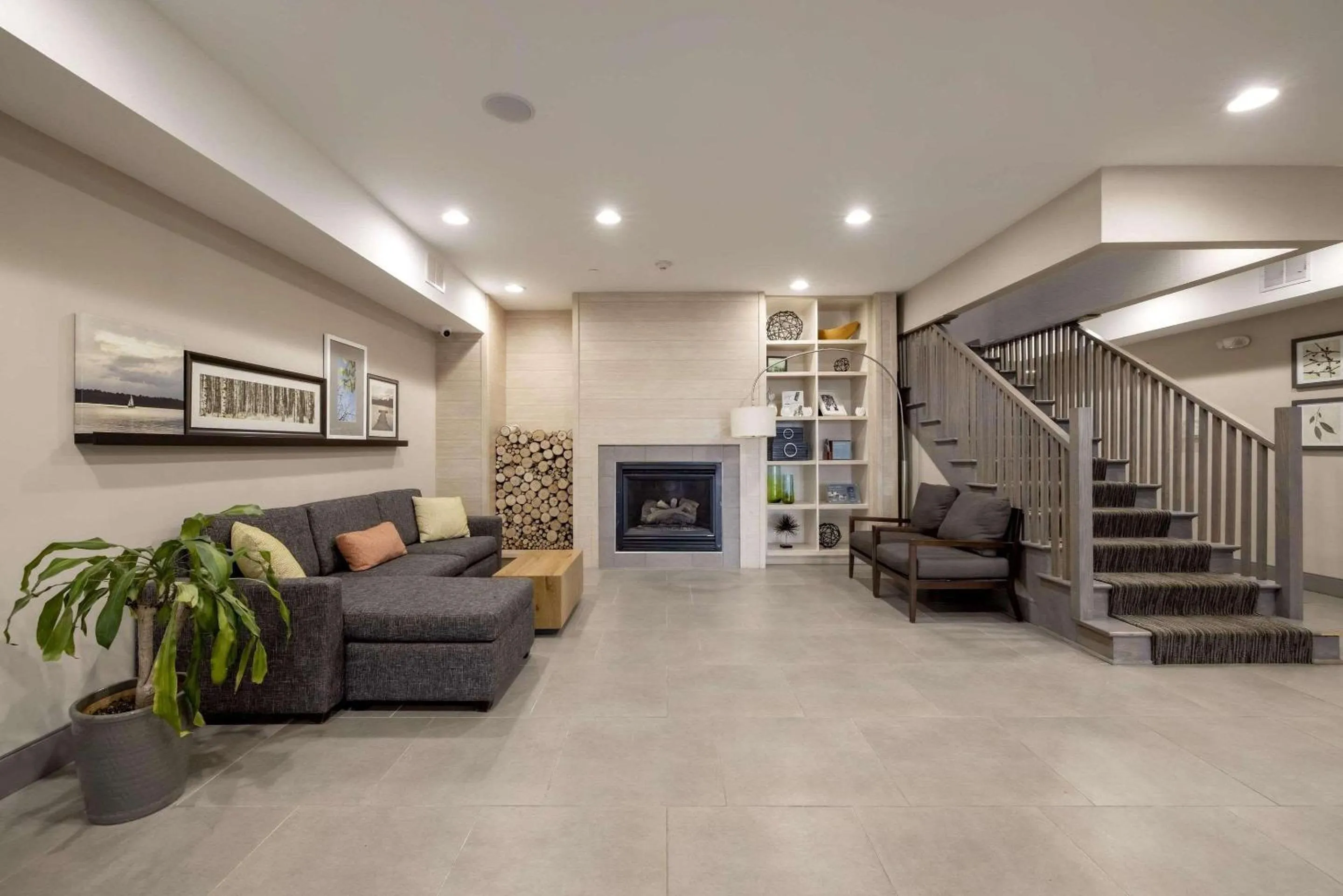 Lobby or reception in Country Inn & Suites by Radisson, Tinley Park, IL