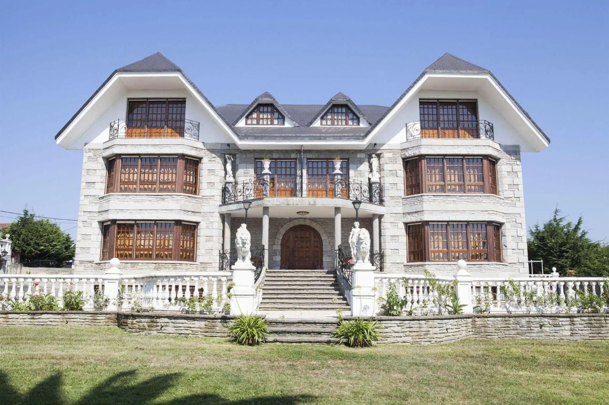 Property building in Hotel Antoyana