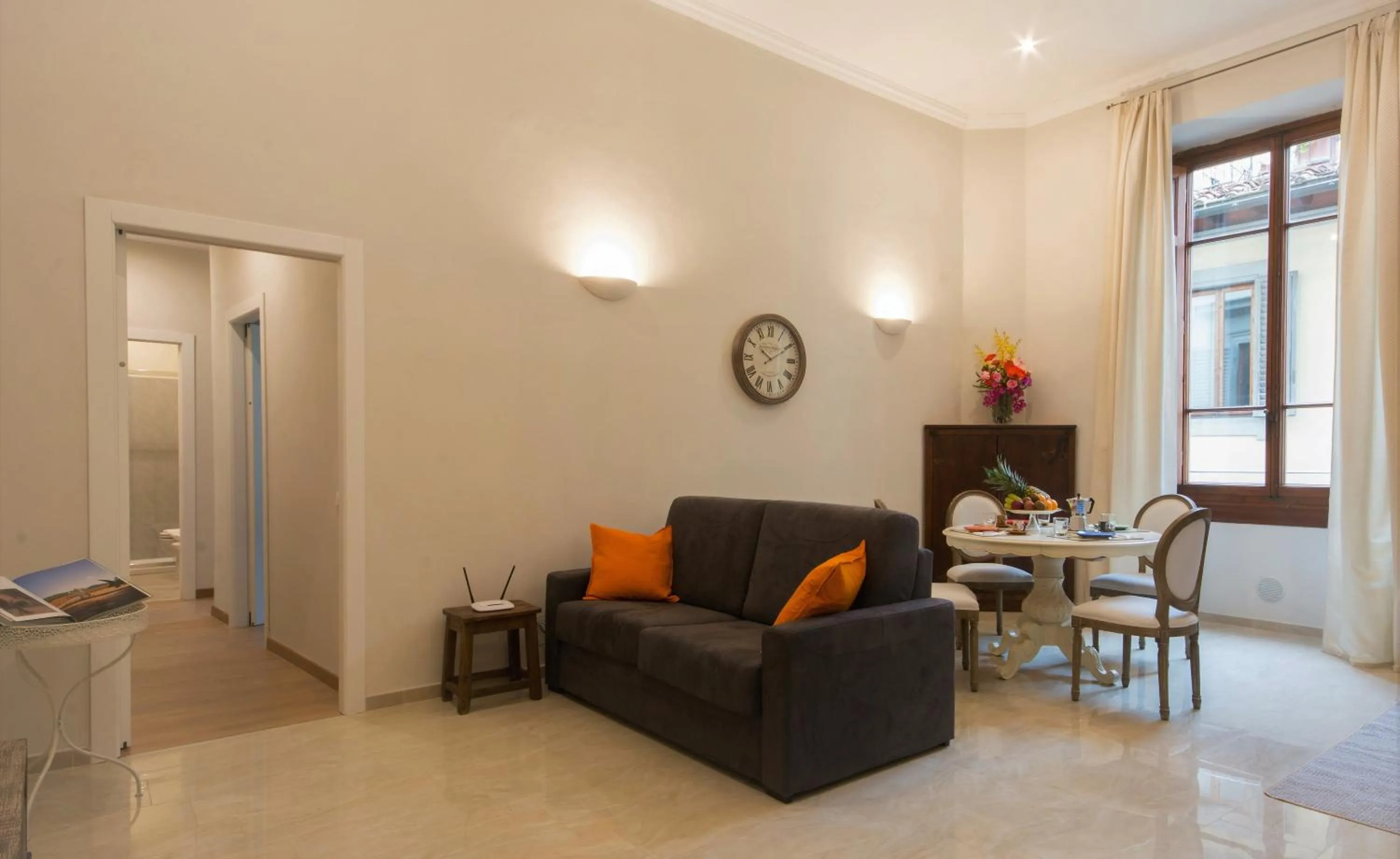 Living room in Iris Apartments by Mmega