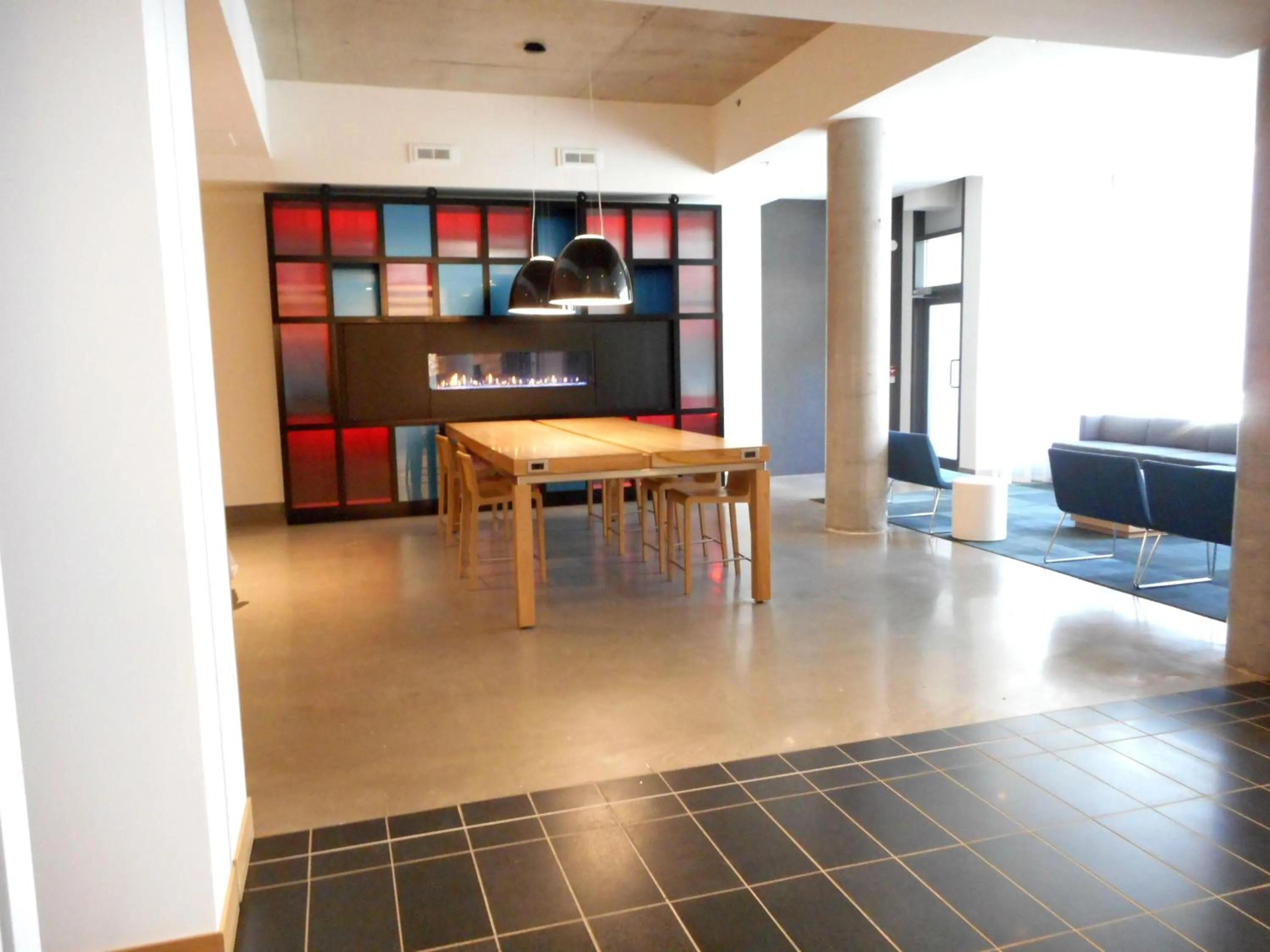 Seating area in Le Dauphin Montréal Centre-Ville