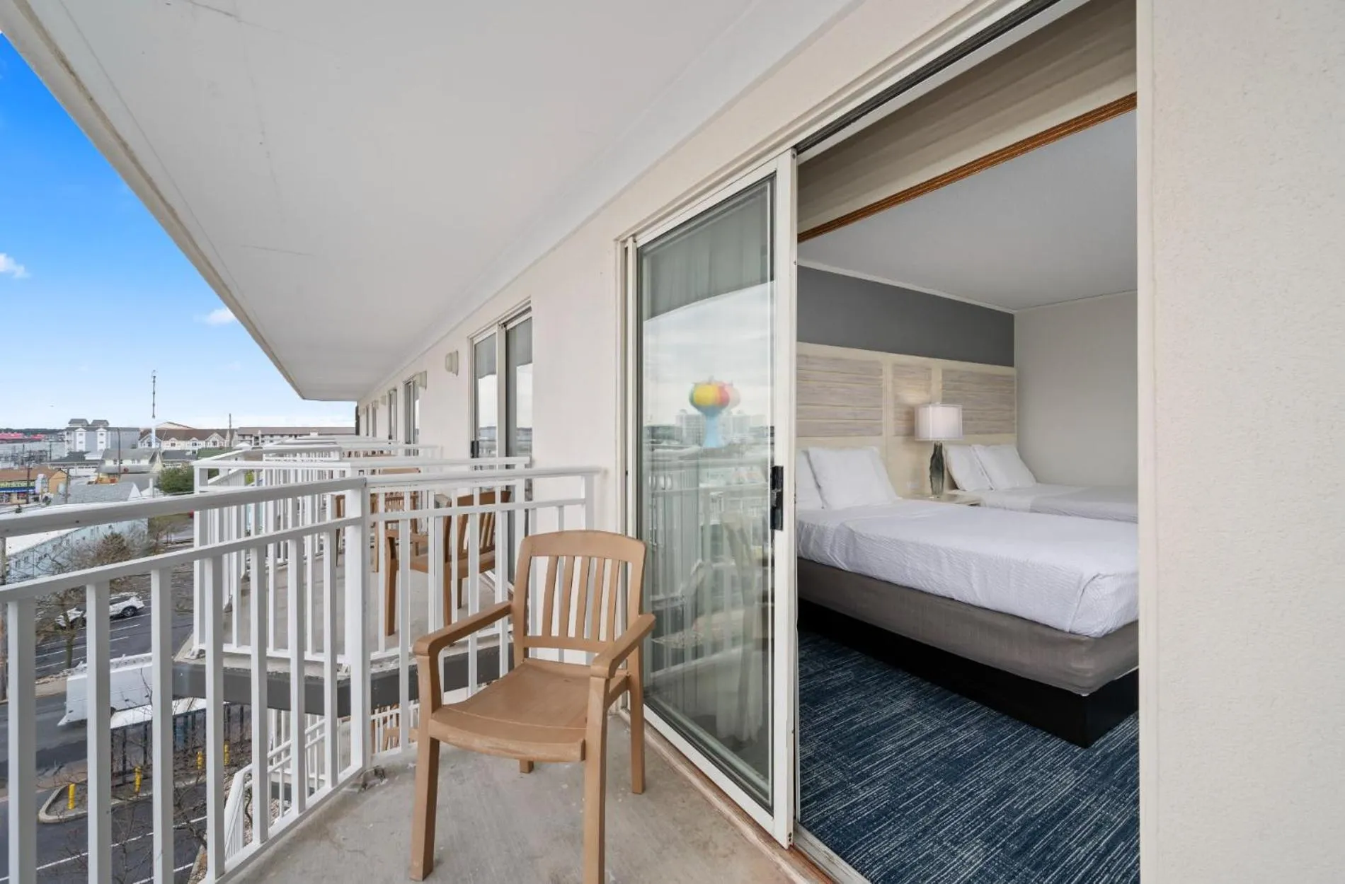 View (from property/room), Bed in Hotel Monte Carlo Ocean City