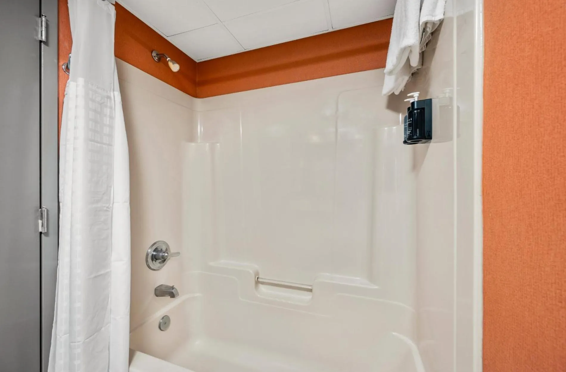 Shower in Hotel Monte Carlo Ocean City