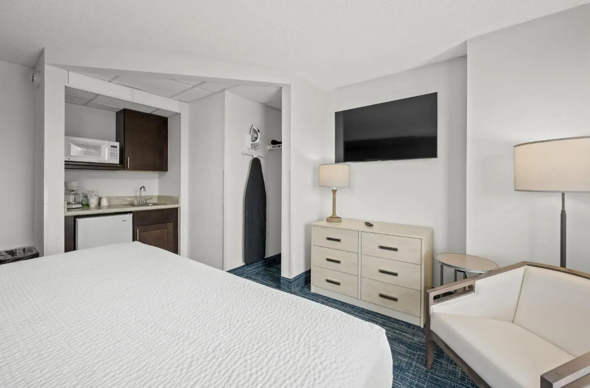 King Room in Hotel Monte Carlo Ocean City King Room in Hotel Monte Carlo Ocean City