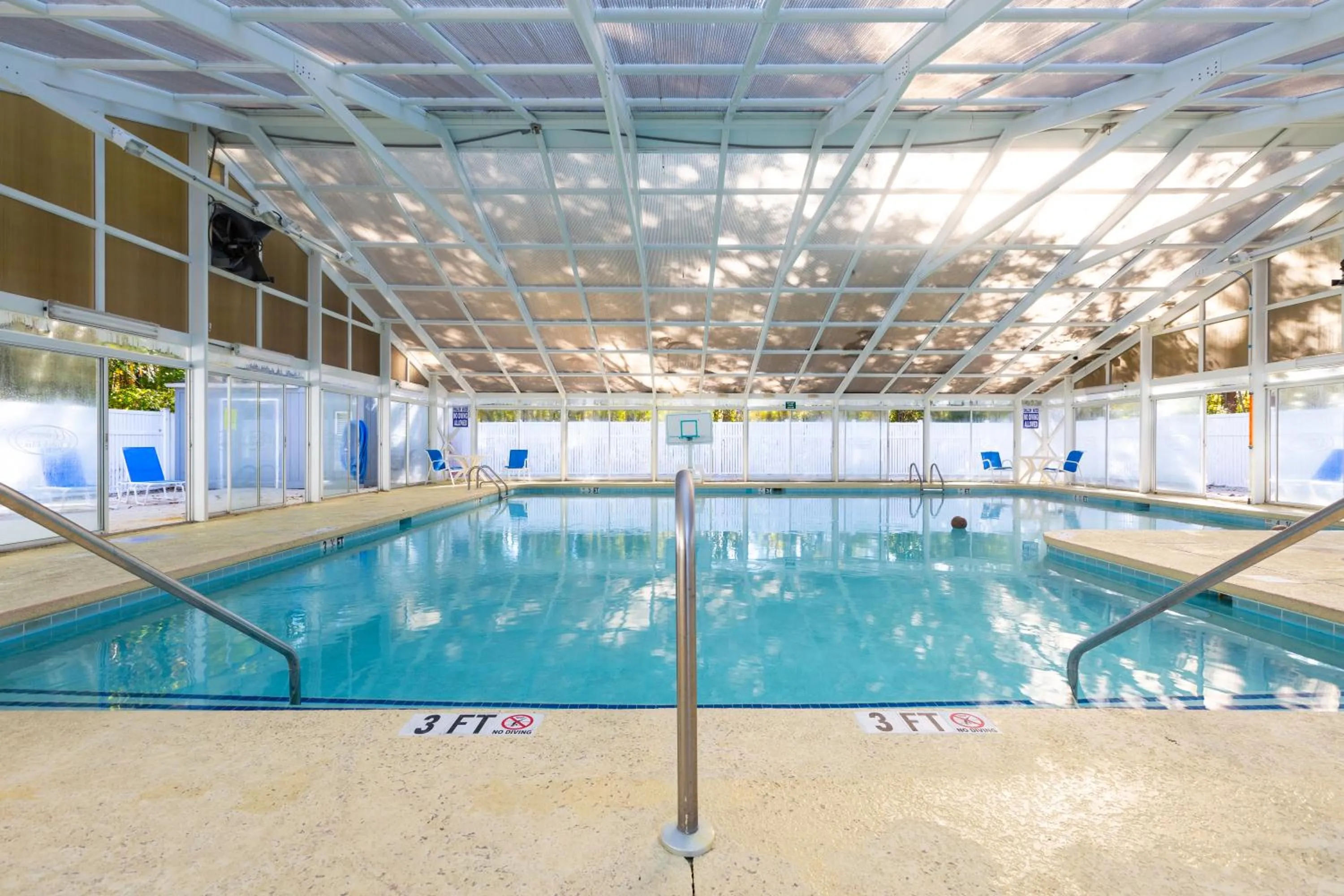 Swimming pool in Country Club Villas