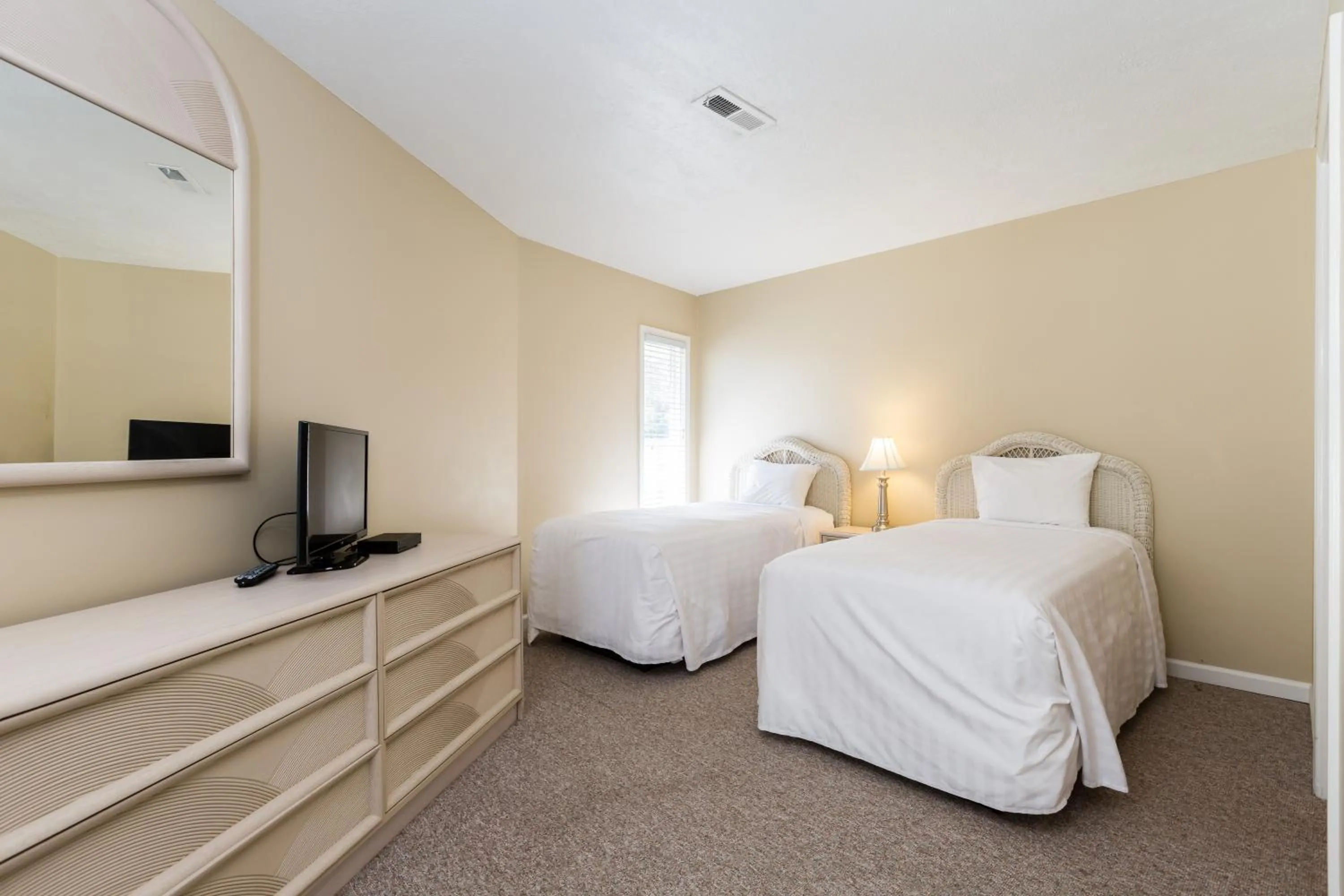 Bedroom, Bed in Country Club Villas