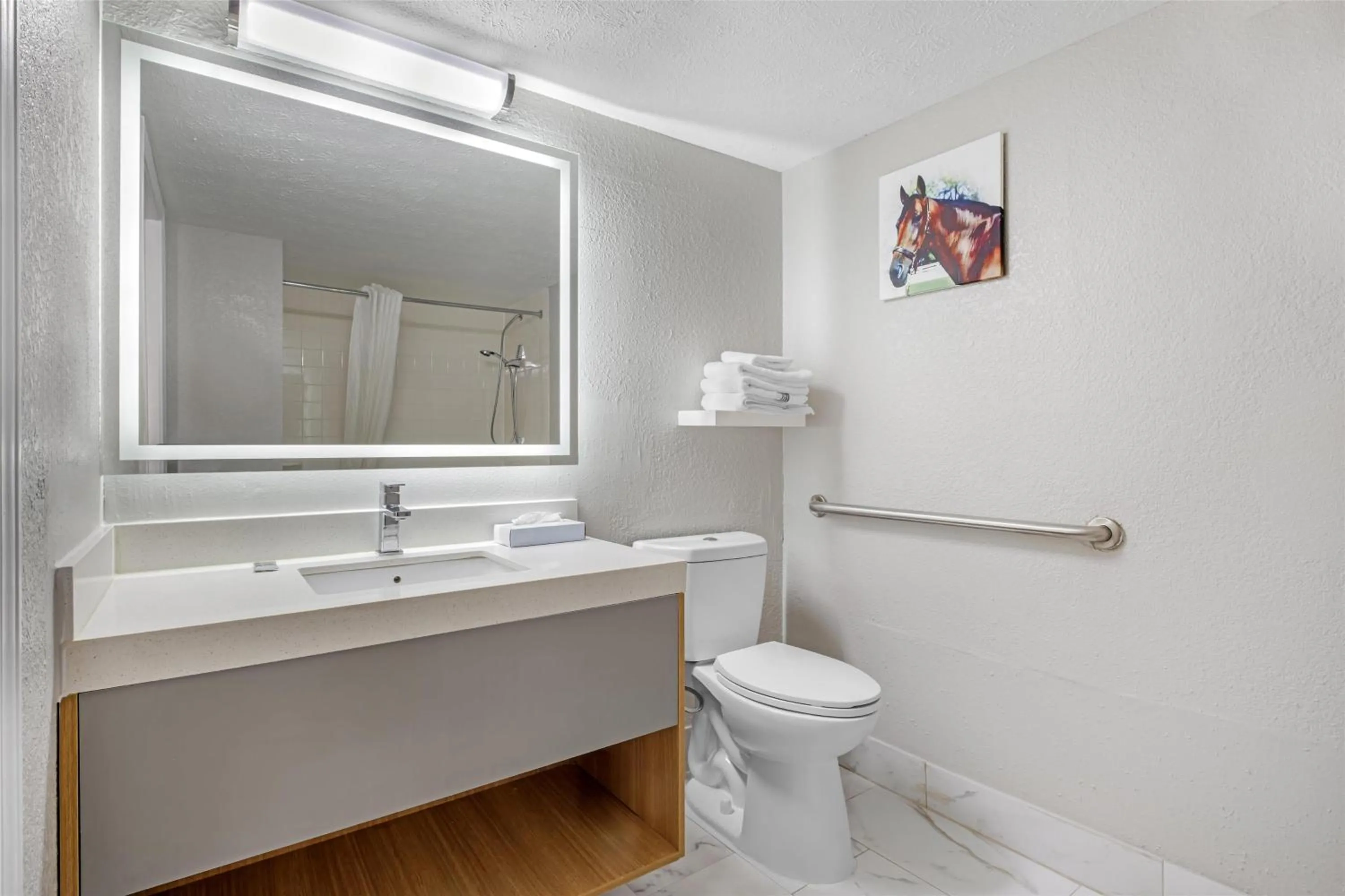 Bathroom in Best Western Richmond Hotel