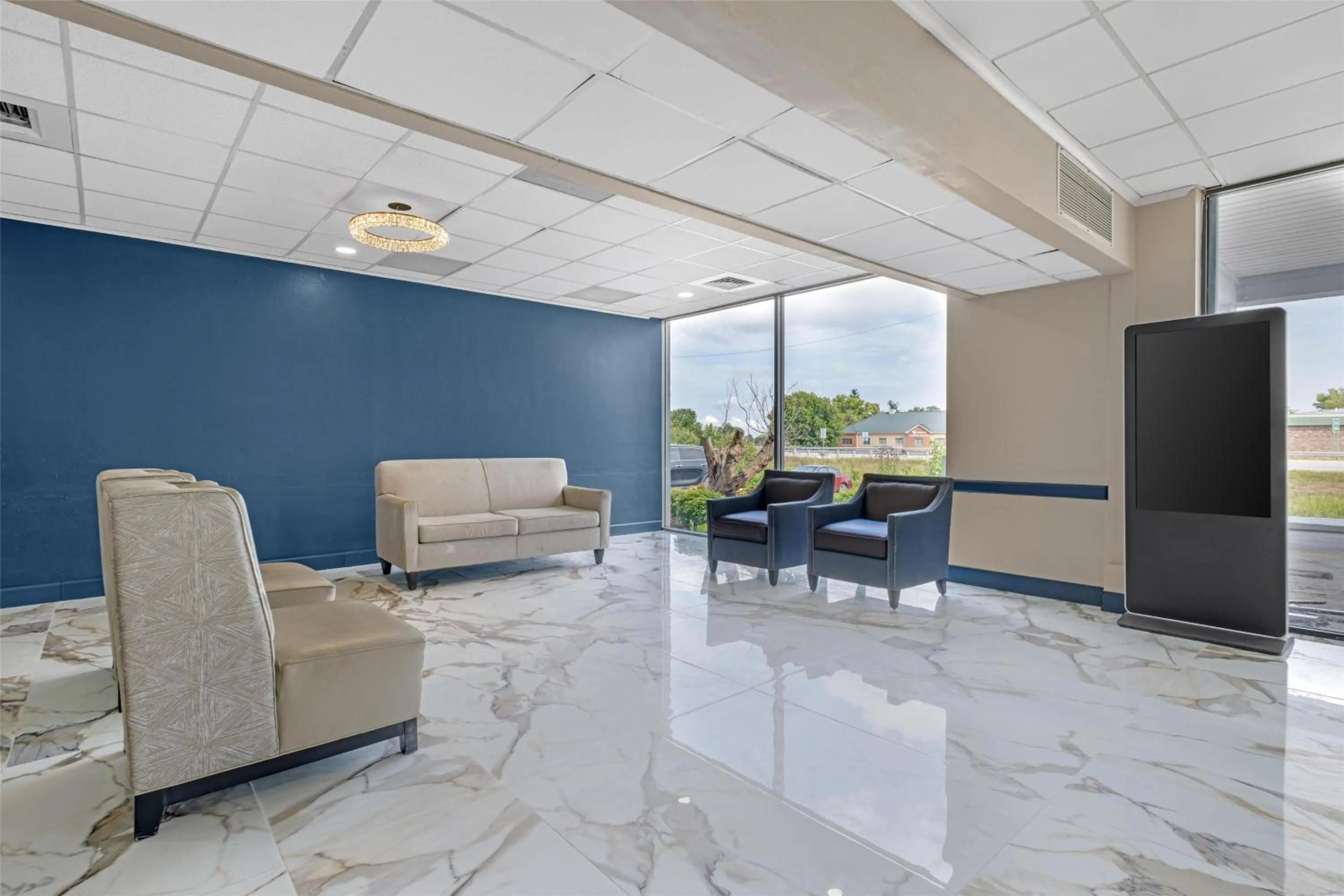 Lobby or reception in Best Western Richmond Hotel