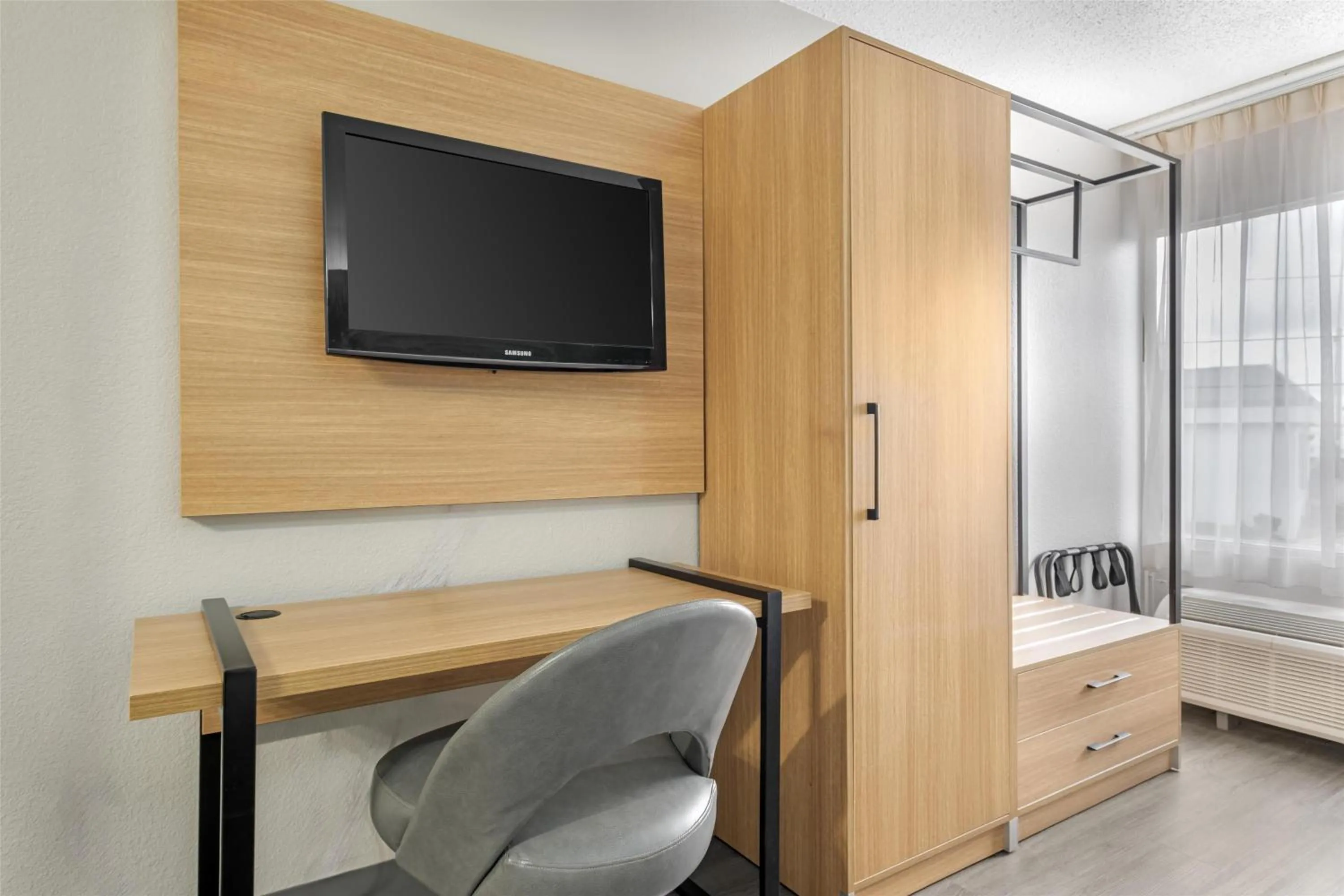 Bedroom in Best Western Richmond Hotel