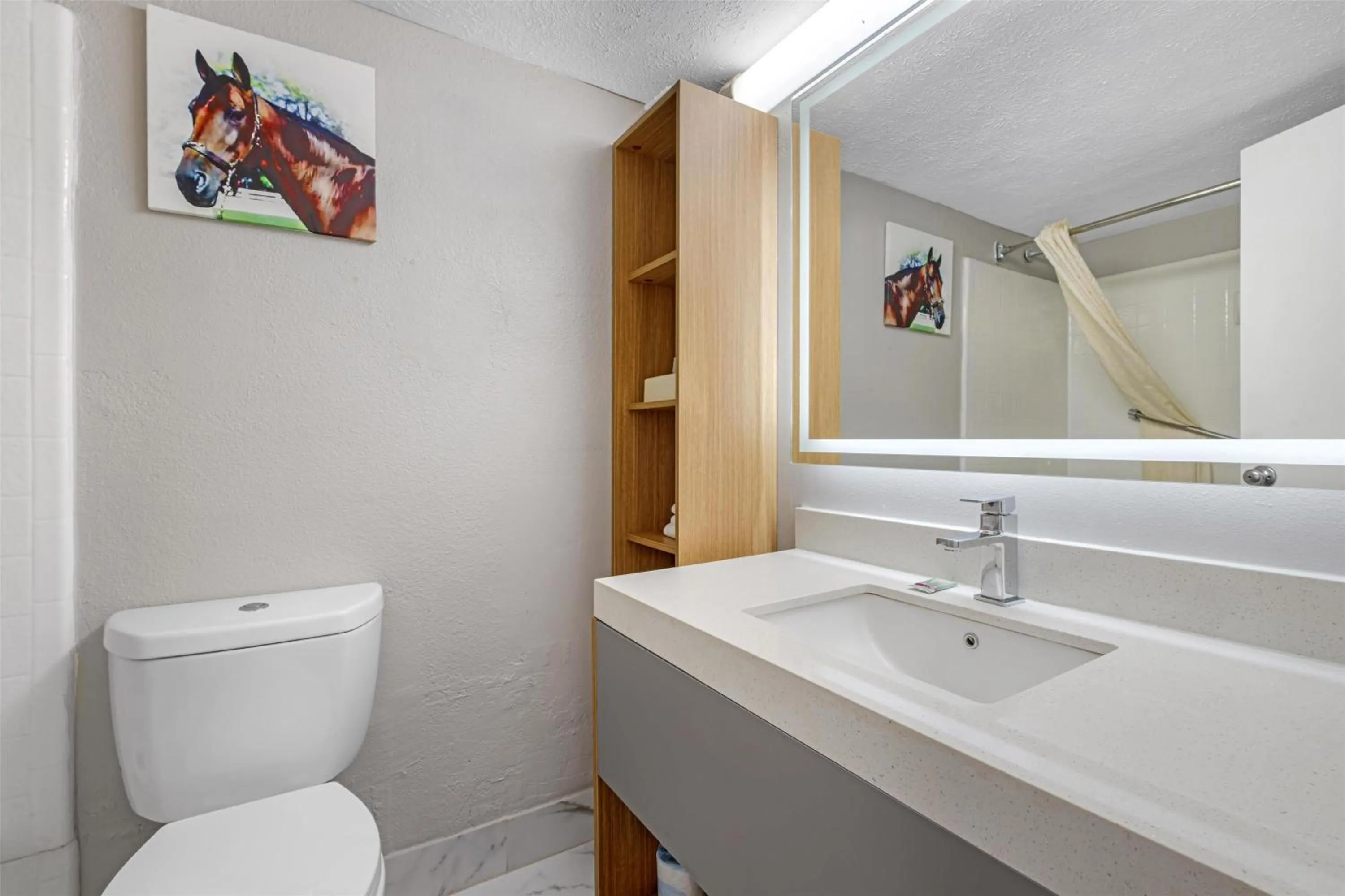 Bathroom in Best Western Richmond Hotel