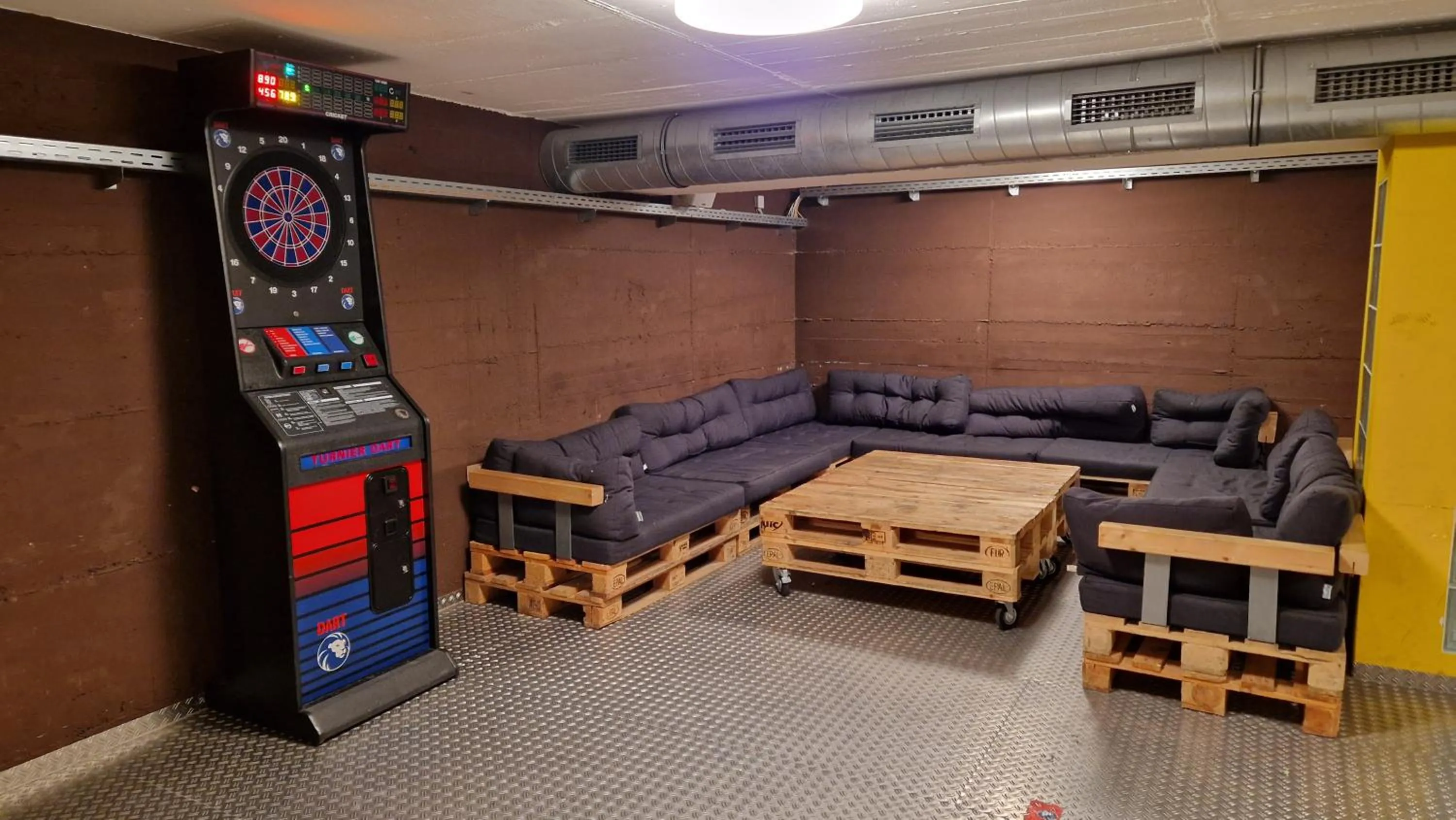 Communal lounge/ TV room in Hostel Köln