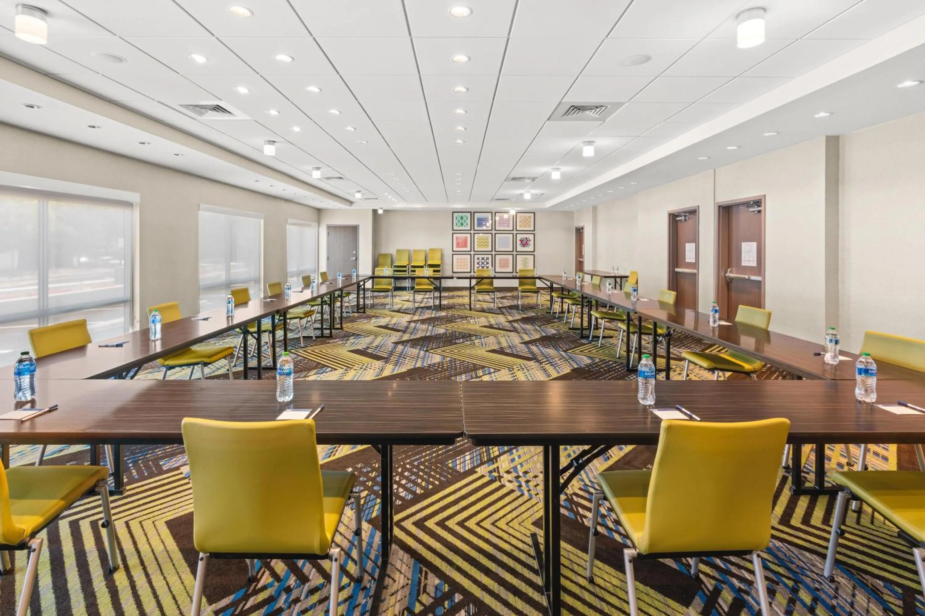 Meeting/conference room in Holiday Inn Express Hotel & Suites Willows by IHG