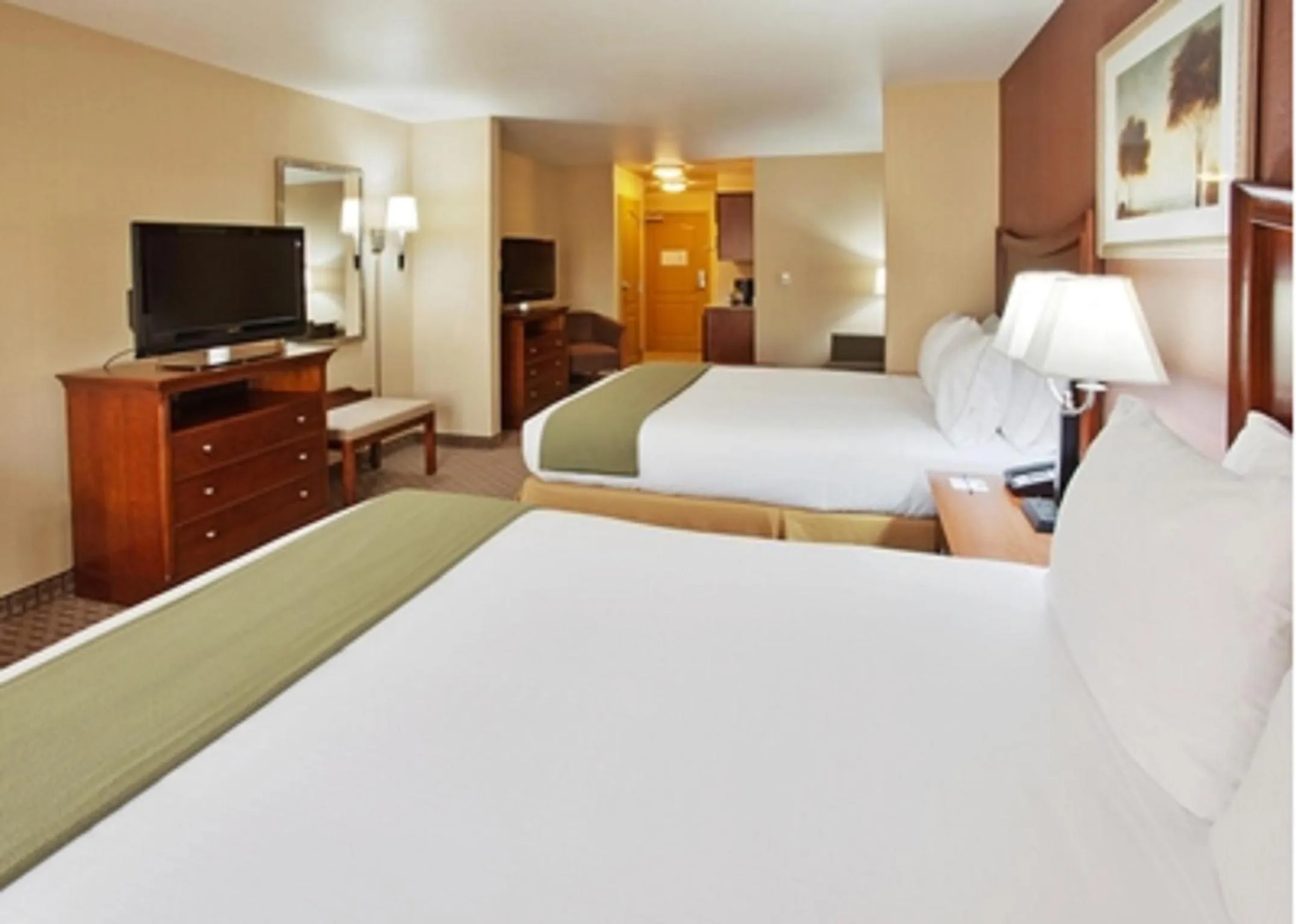 Photo of the whole room, Bed in Holiday Inn Express Hotel & Suites Willows by IHG