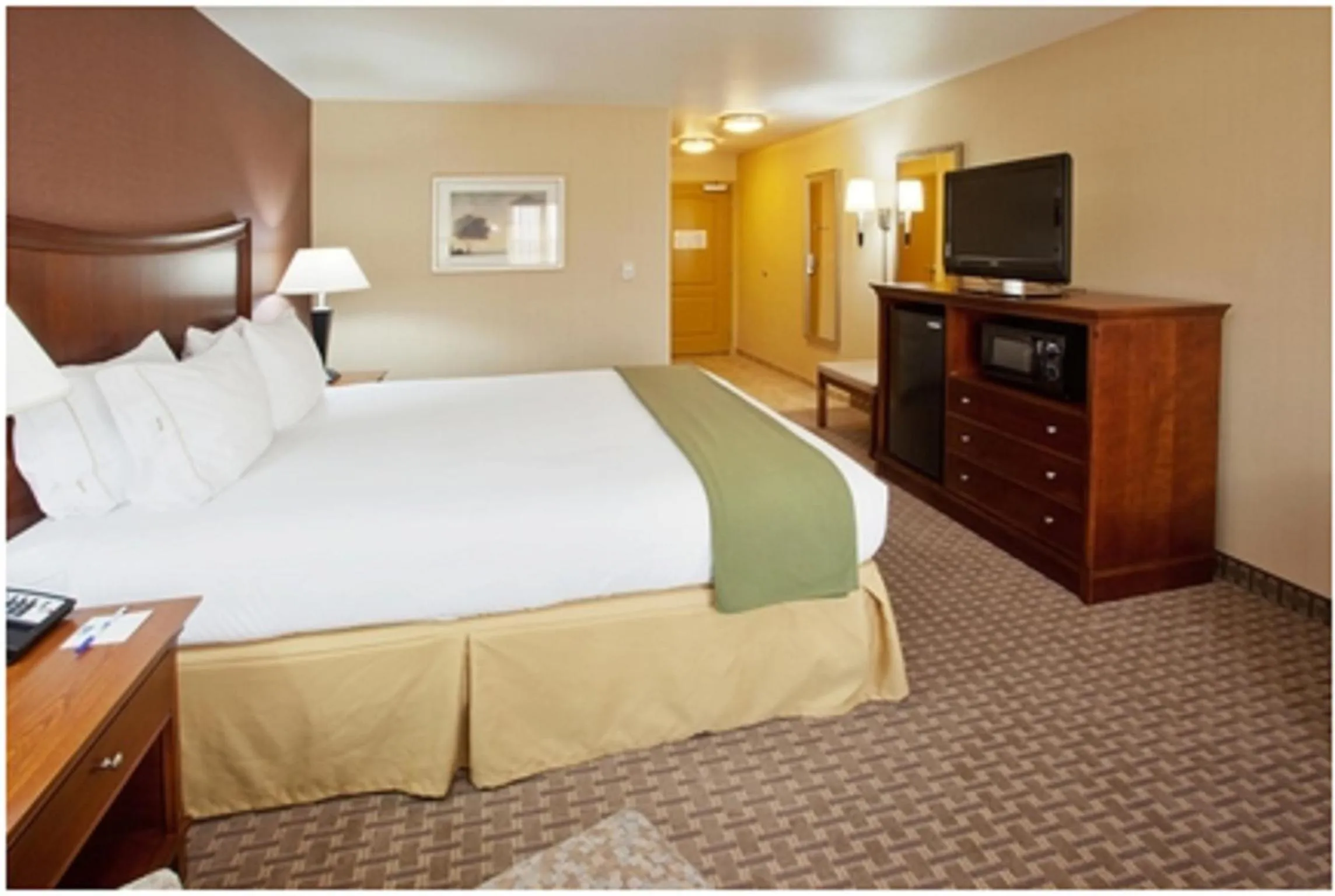 Photo of the whole room, Bed in Holiday Inn Express Hotel & Suites Willows by IHG
