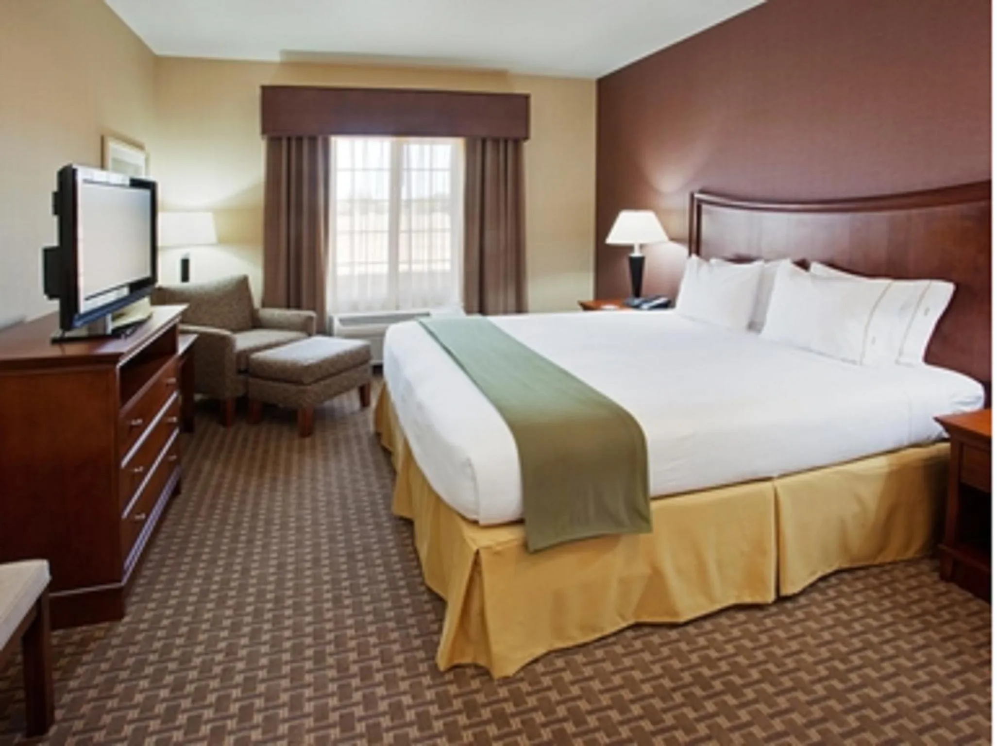 Photo of the whole room, Bed in Holiday Inn Express Hotel & Suites Willows by IHG