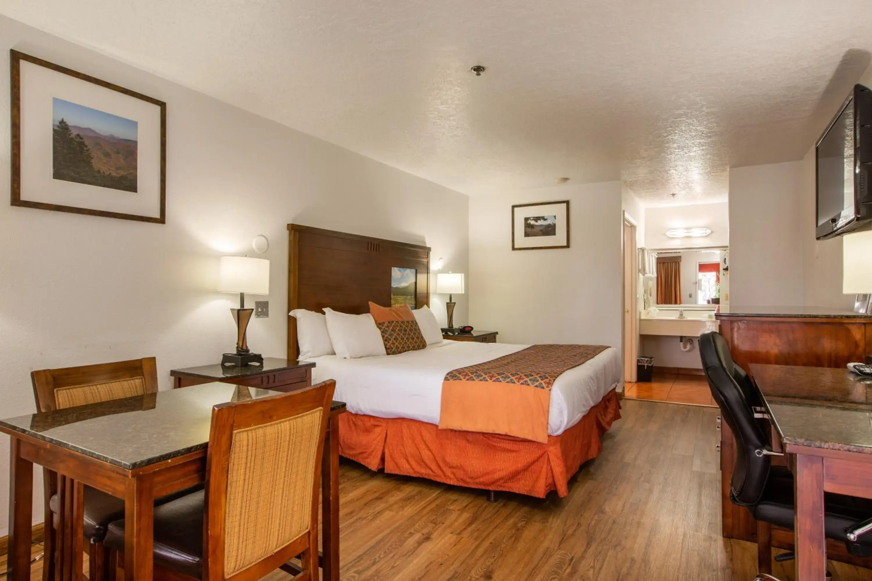 King Room in Sandia Peak Inn Old Town ABQ, a Howard Johnson by Wyndham King Room in Sandia Peak Inn Old Town ABQ, a Howard Johnson by Wyndham