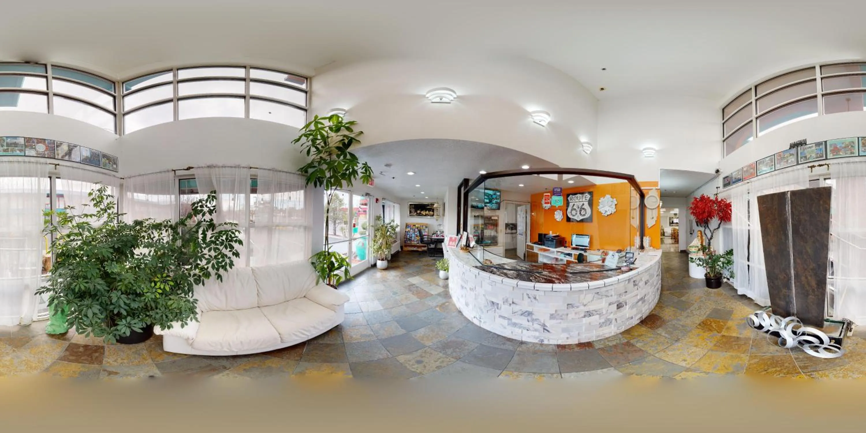 Lobby or reception in Sandia Peak Inn Old Town ABQ, a Howard Johnson by Wyndham