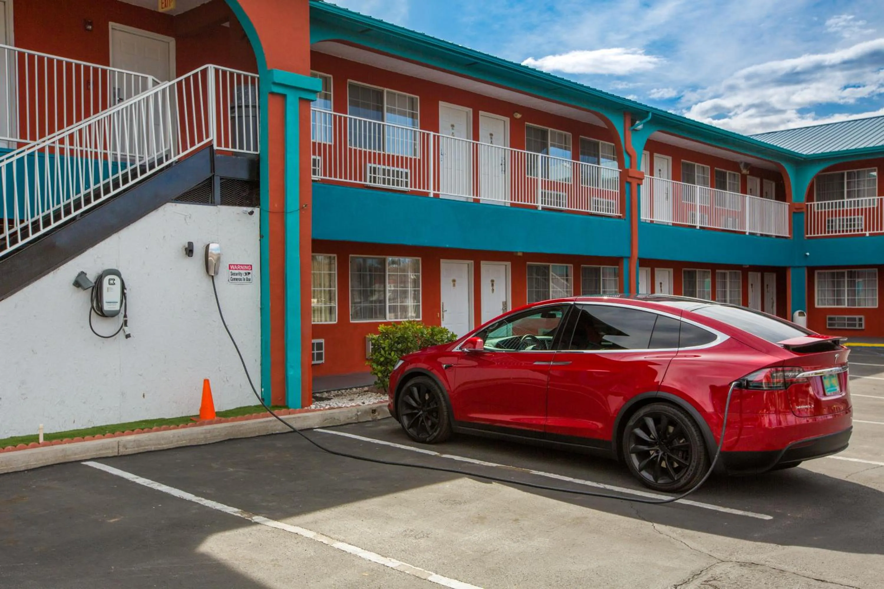 Property building in Sandia Peak Inn Old Town ABQ, a Howard Johnson by Wyndham