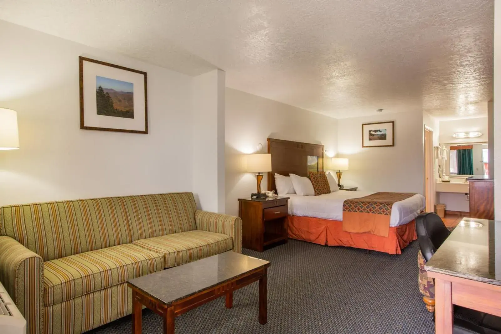 Suite with One King Bed and One Queen Bed - Non-Smoking in Sandia Peak Inn Old Town ABQ, a Howard Johnson by Wyndham Suite with One King Bed and One Queen Bed - Non-Smoking in Sandia Peak Inn Old Town ABQ, a Howard Johnson by Wyndham