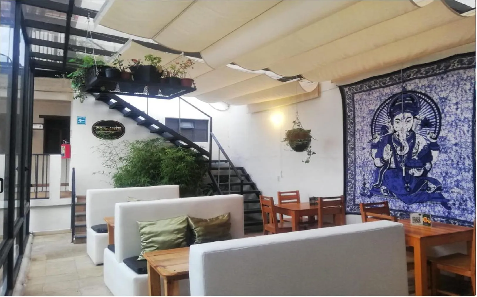 Restaurant/places to eat in Ganesha Hotel