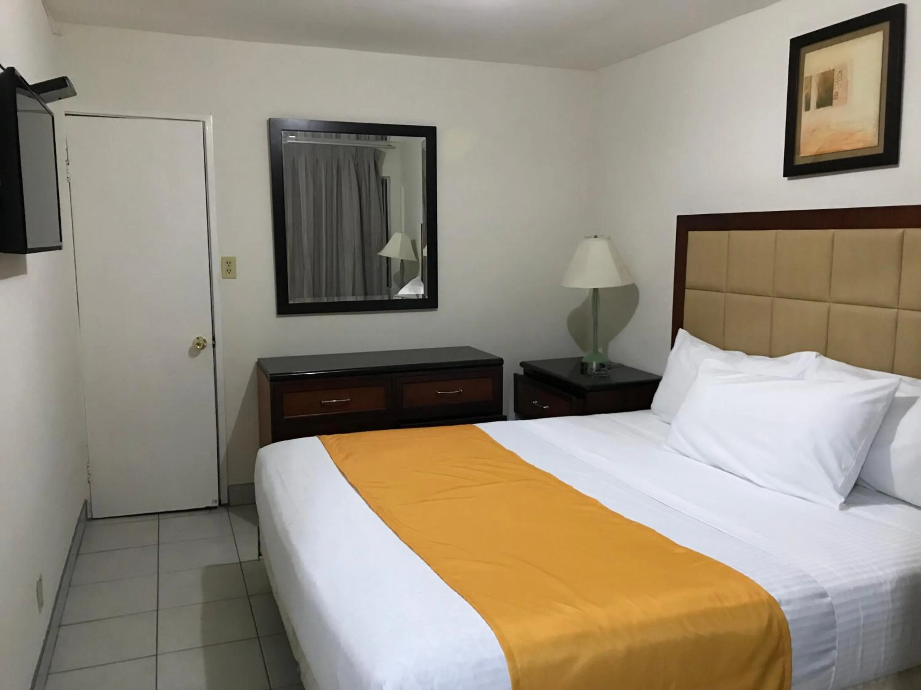 Bed in Hotel Guillen Jr