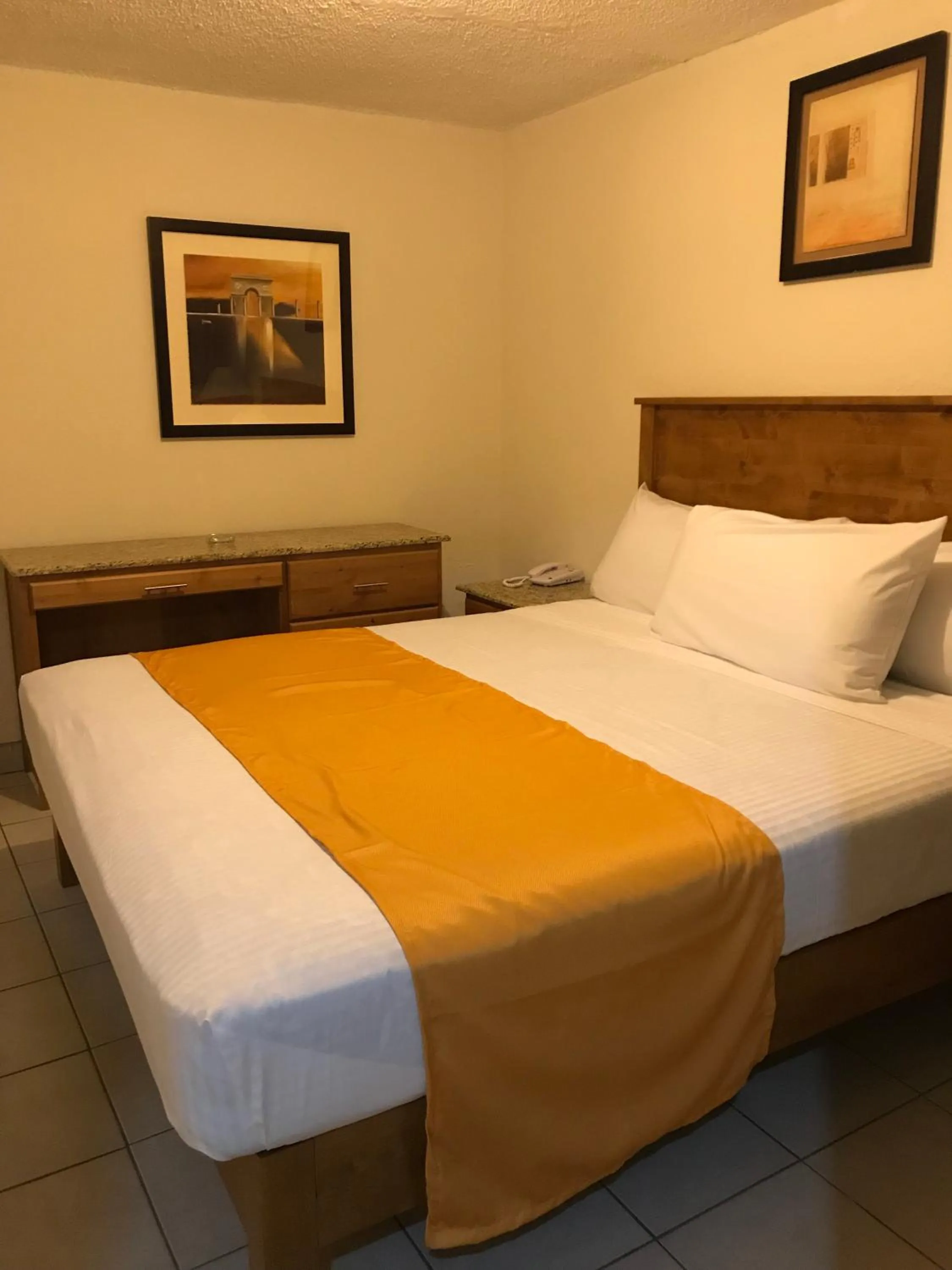 Bed in Hotel Guillen Jr