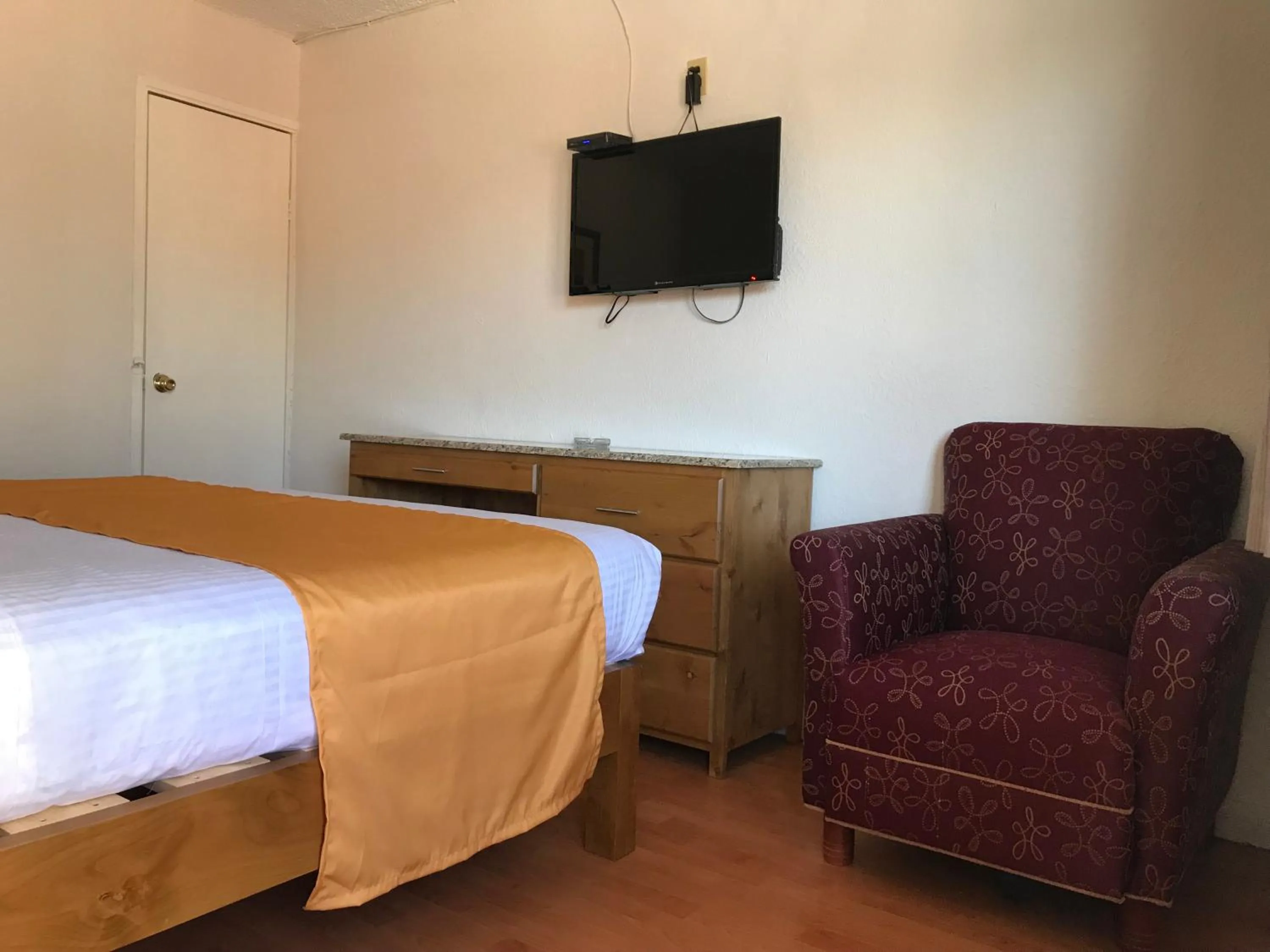 Bed in Hotel Guillen Jr