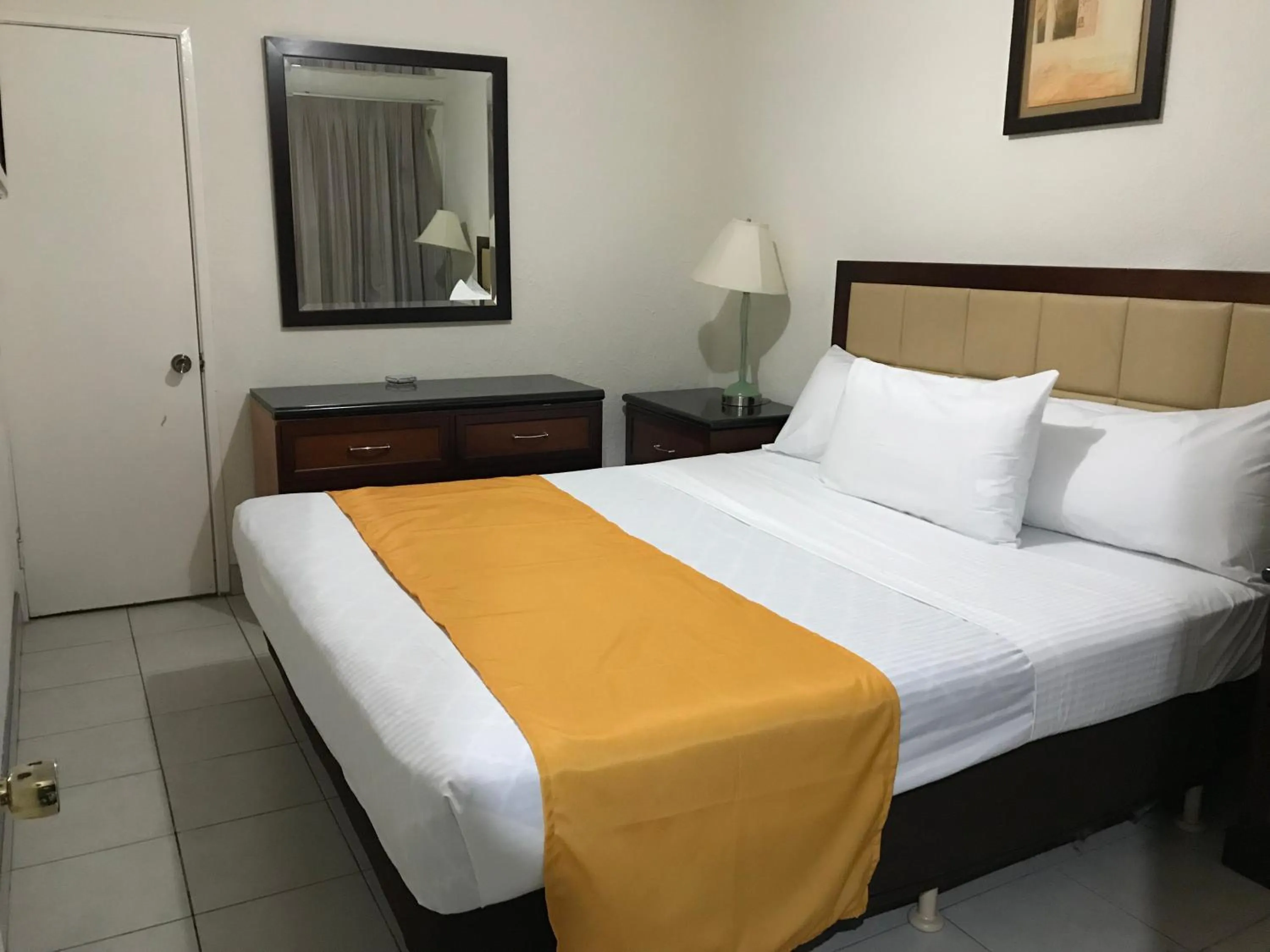 Bed in Hotel Guillen Jr