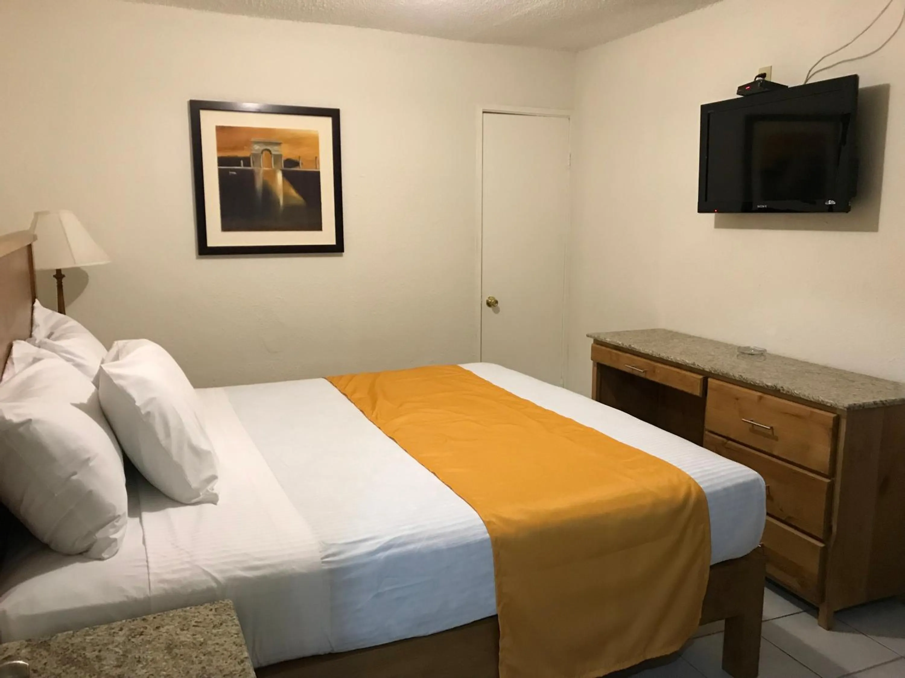 Bed in Hotel Guillen Jr