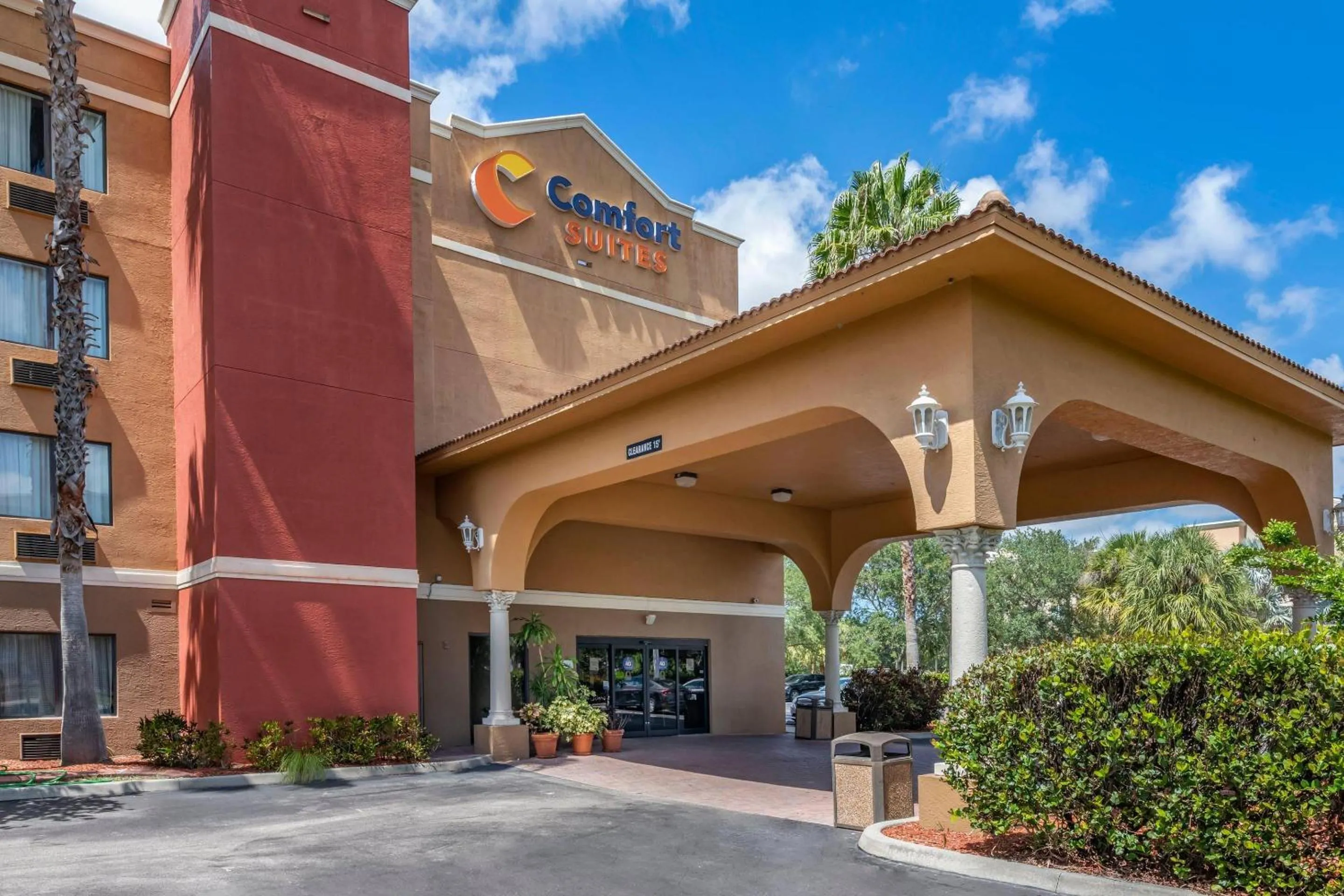 Property building in Comfort Suites Fort Pierce I-95