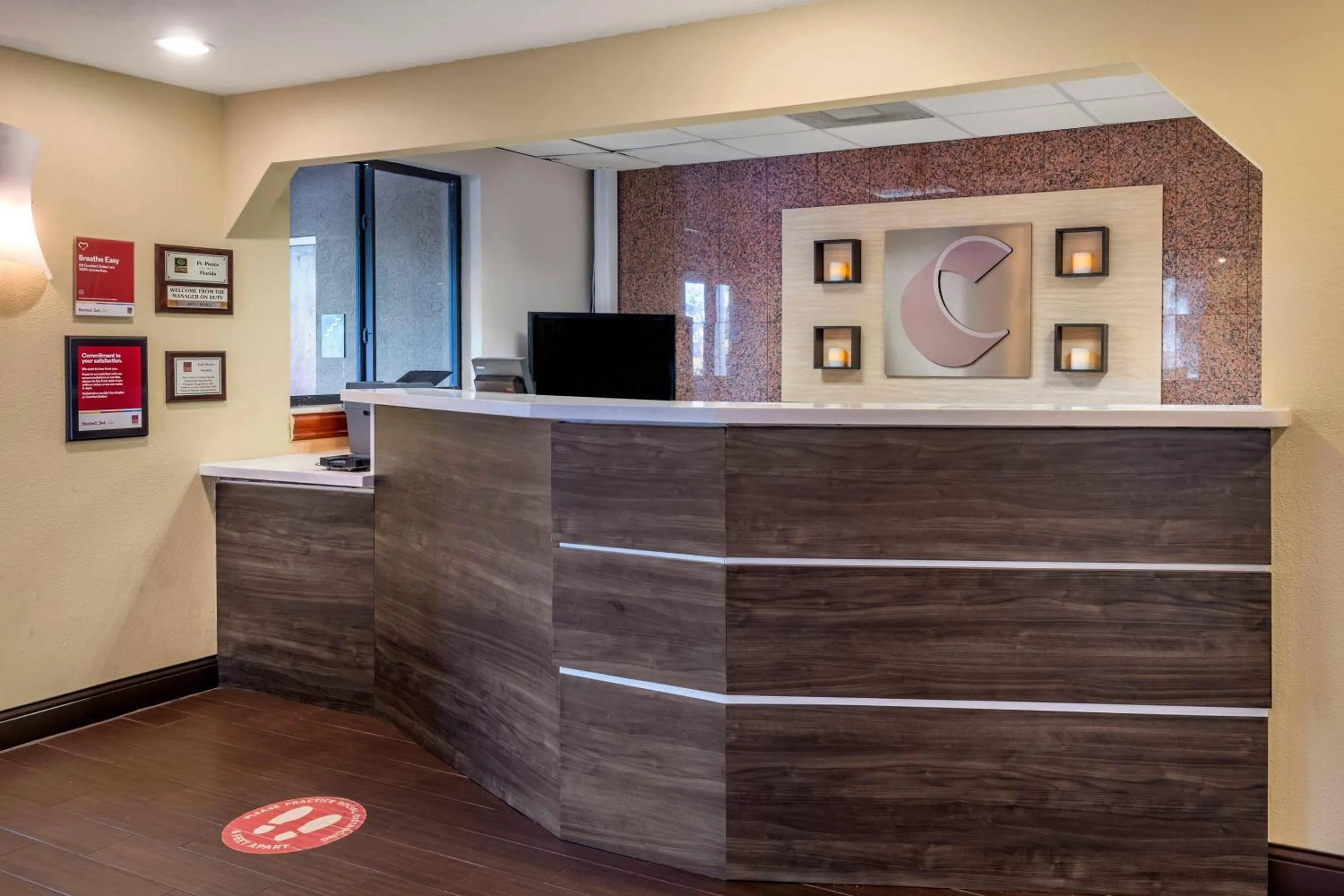Lobby or reception in Comfort Suites Fort Pierce I-95