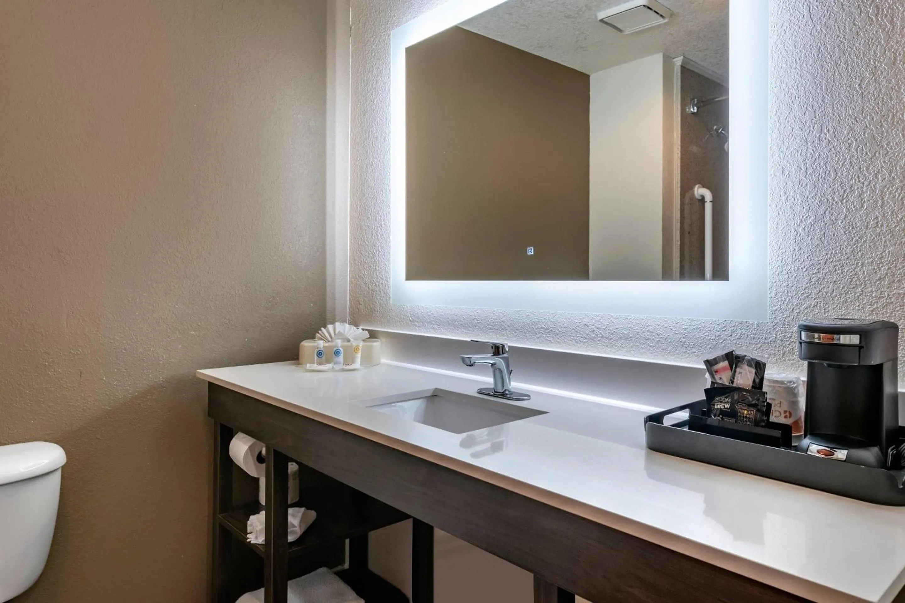 Bedroom in Comfort Suites Fort Pierce I-95