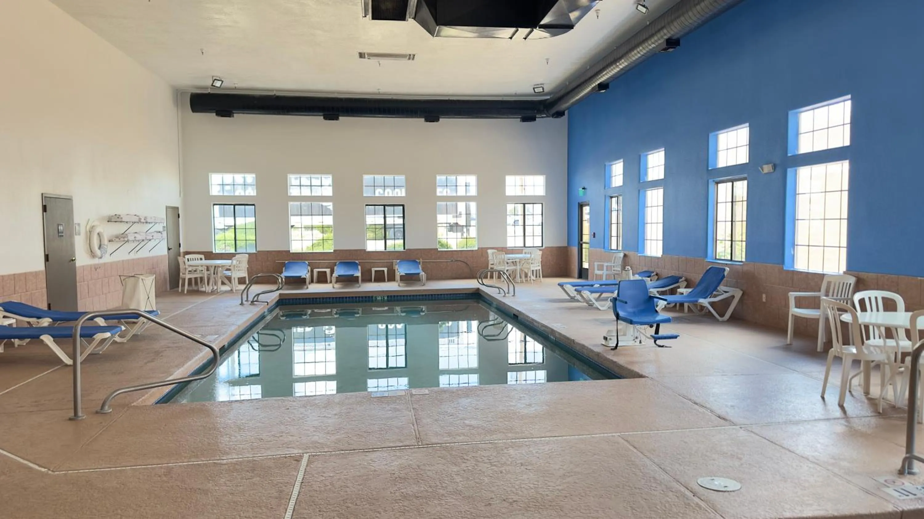 Swimming pool in Comfort Inn Santa Fe South