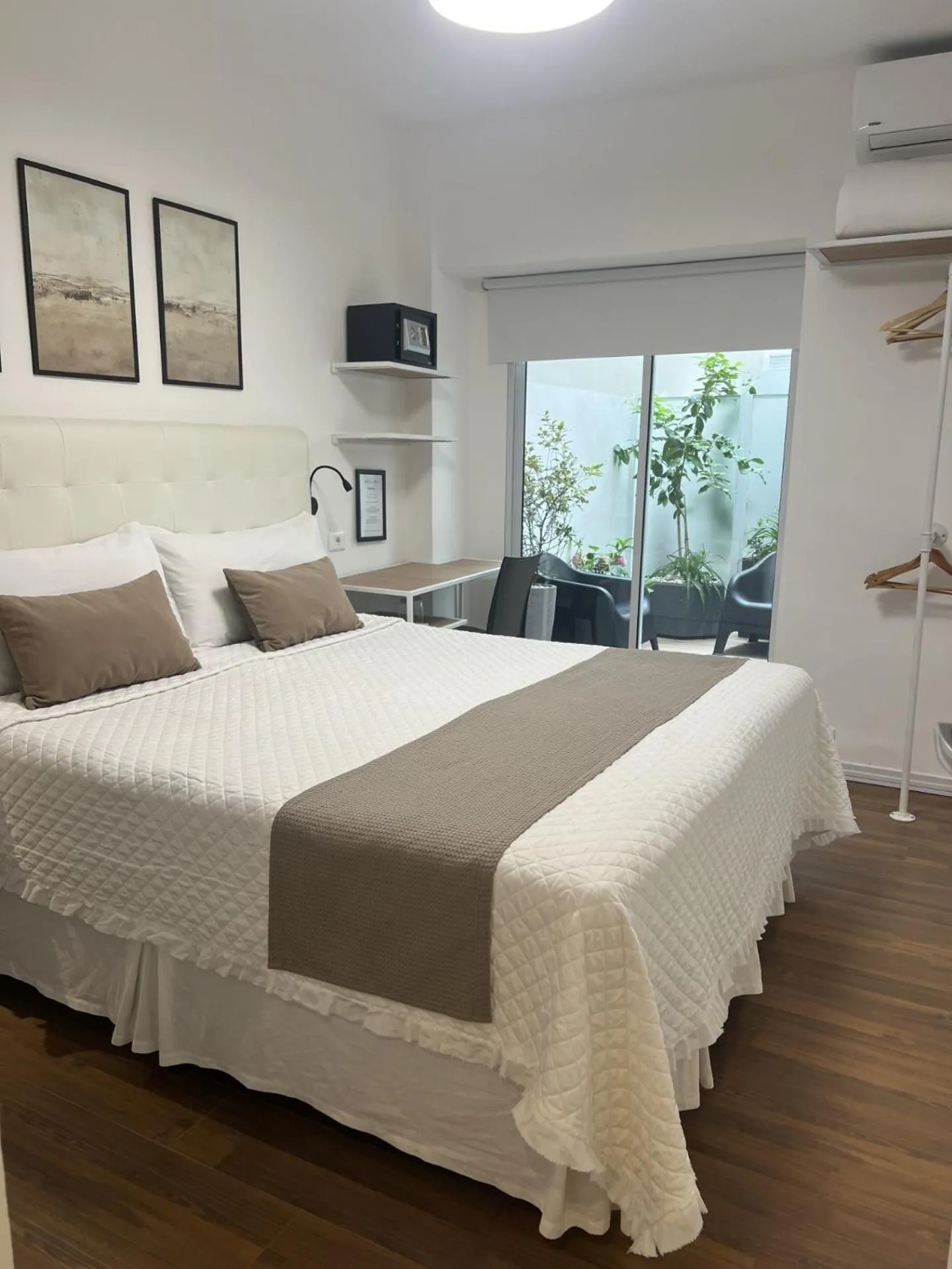 Photo of the whole room, Bed in Hotel Alvear