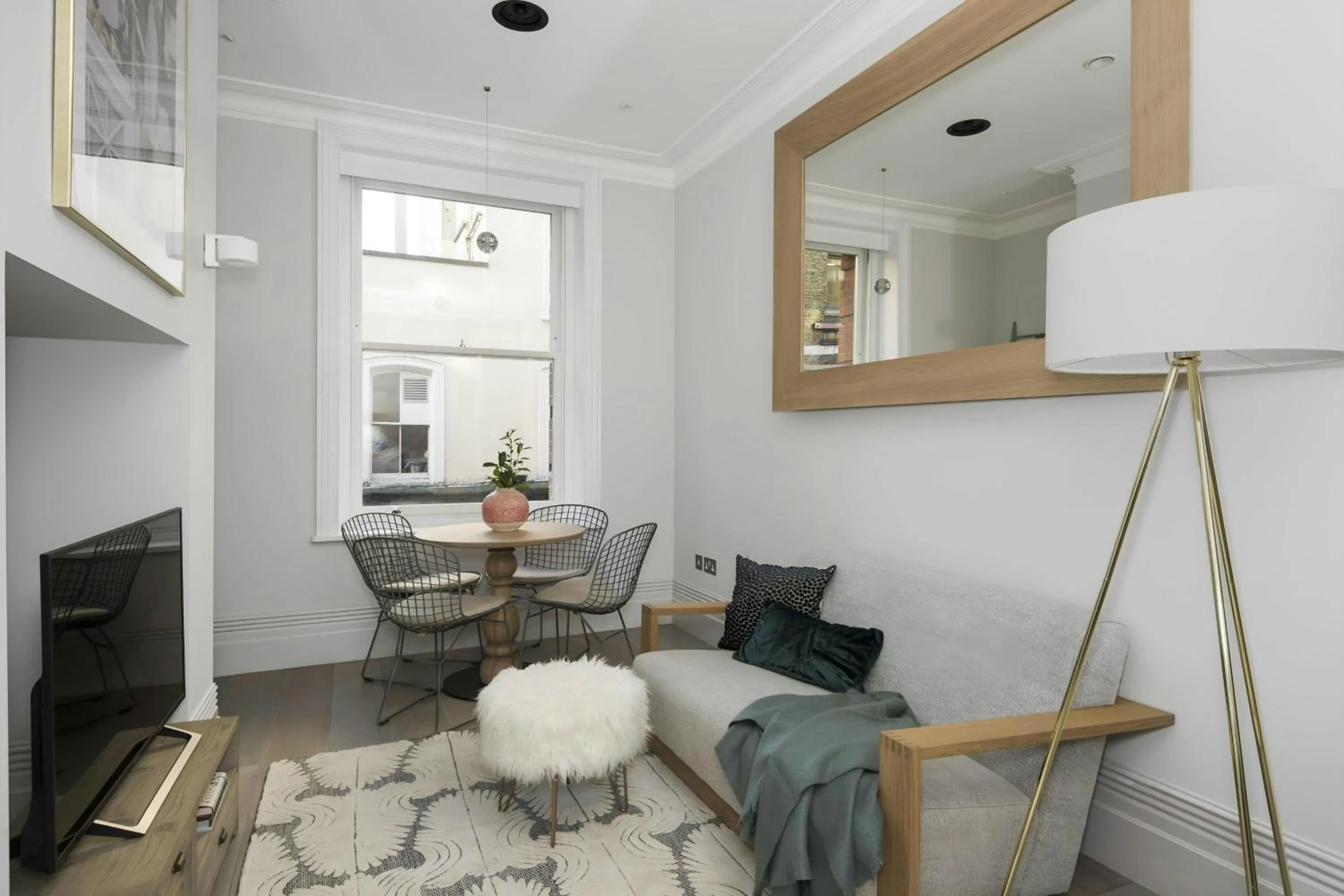 Living room in Sonder by Marriott Bonvoy Museum House Apartments British Museum