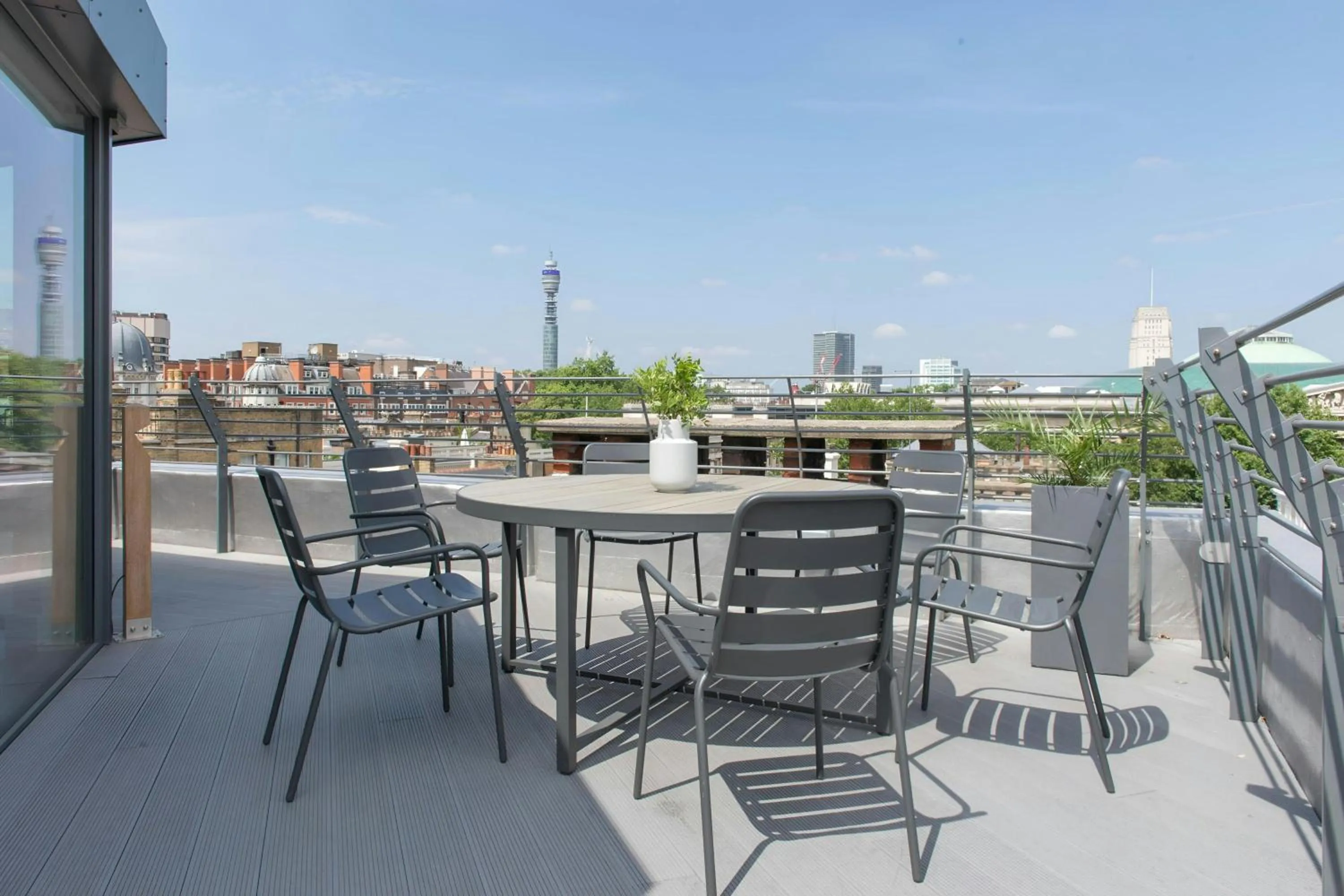 Bedroom in Sonder by Marriott Bonvoy Museum House Apartments British Museum