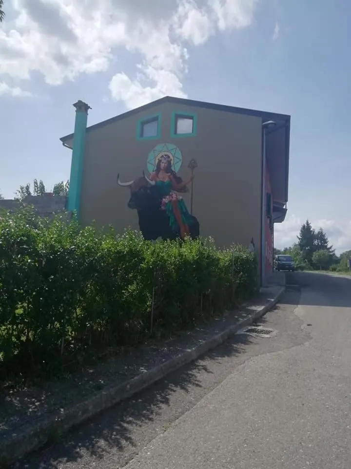 Property building in B&B Books & Bikes