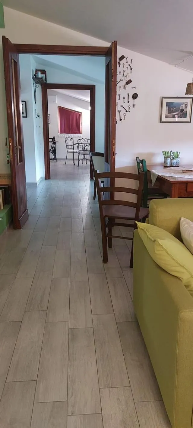 Photo of the whole room in B&B Books & Bikes