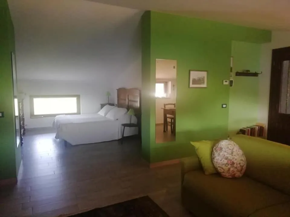 Photo of the whole room, Bed in B&B Books & Bikes