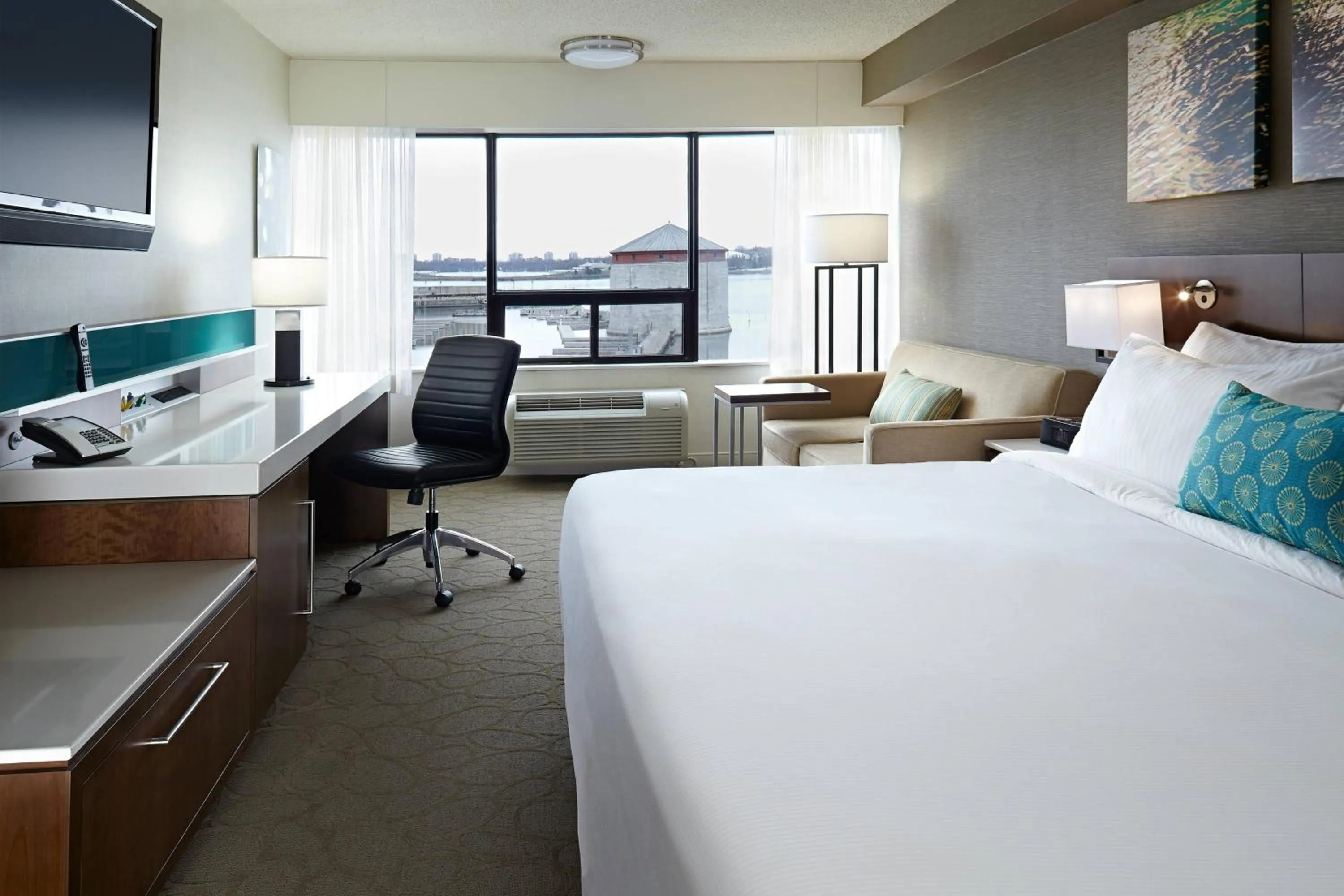 Photo of the whole room, Bed in Delta Hotels by Marriott Kingston Waterfront