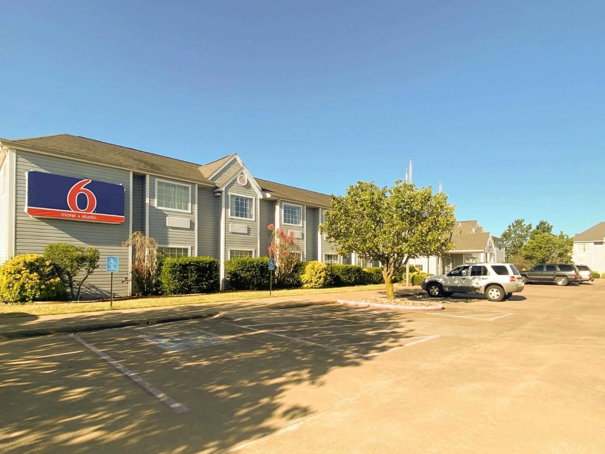 Property building in Motel 6 McAlester OK - South