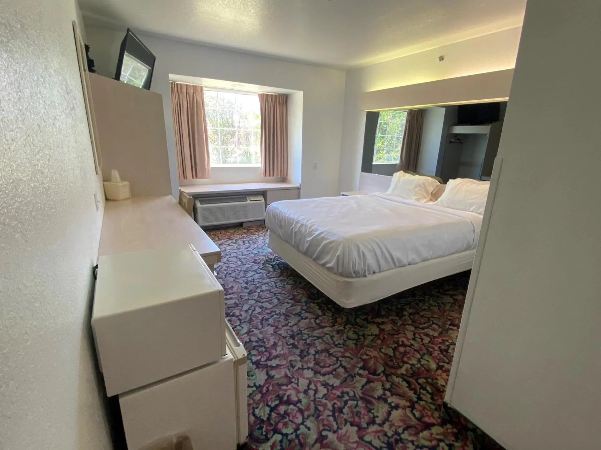 Bed in Motel 6 McAlester OK - South