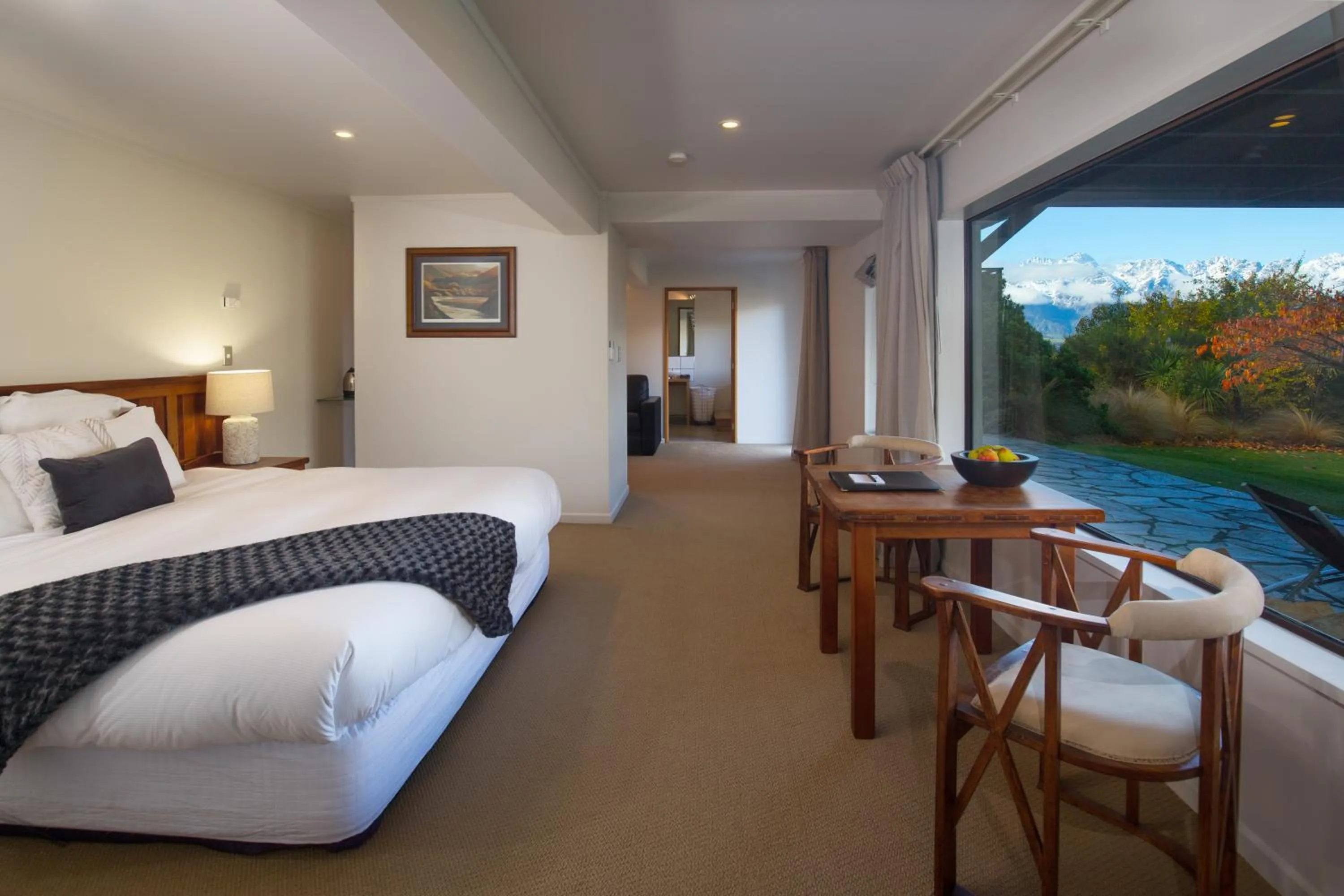 Shower, Bed in Hidden Lodge Queenstown