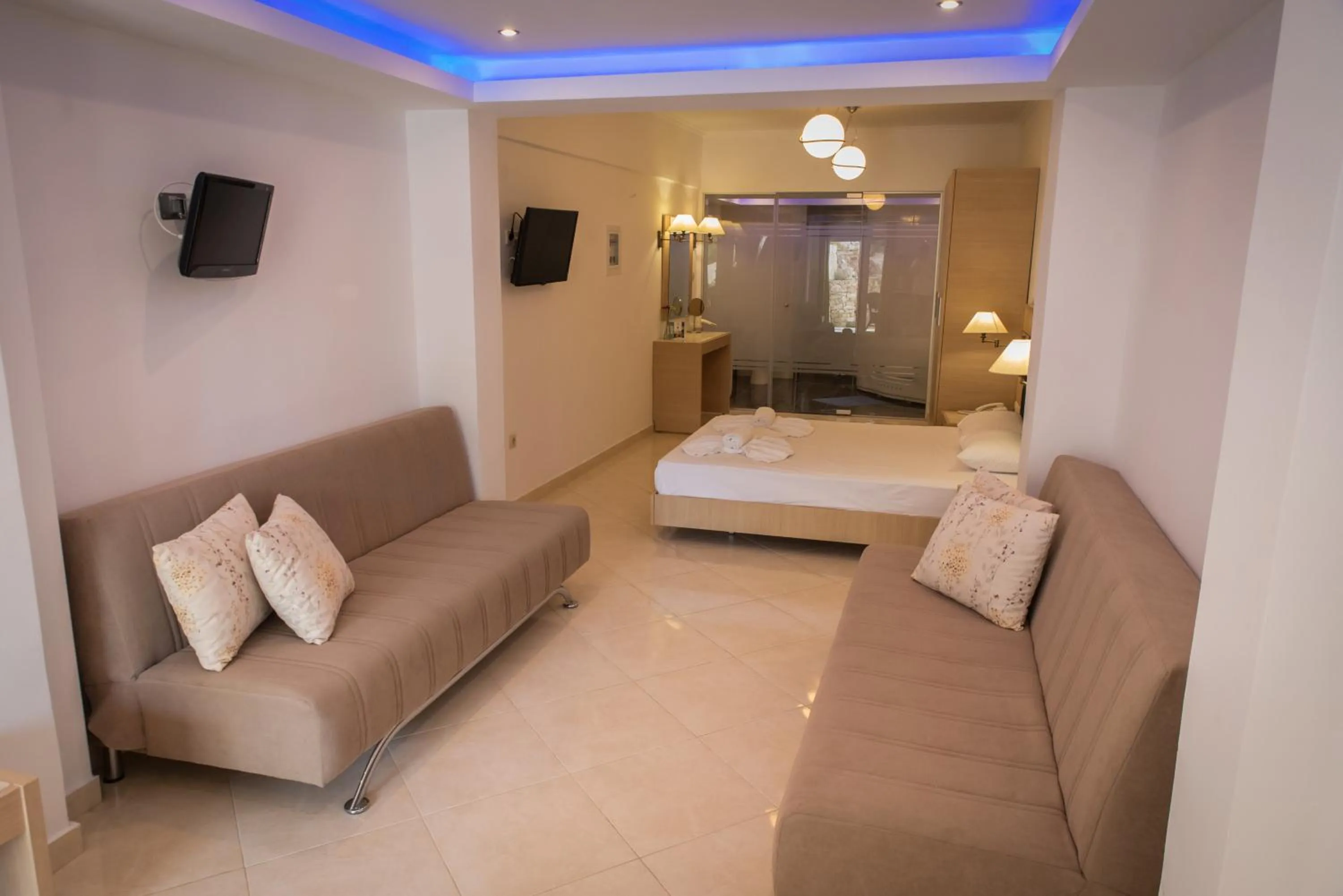 Photo of the whole room, Bed in Halkidiki Palace