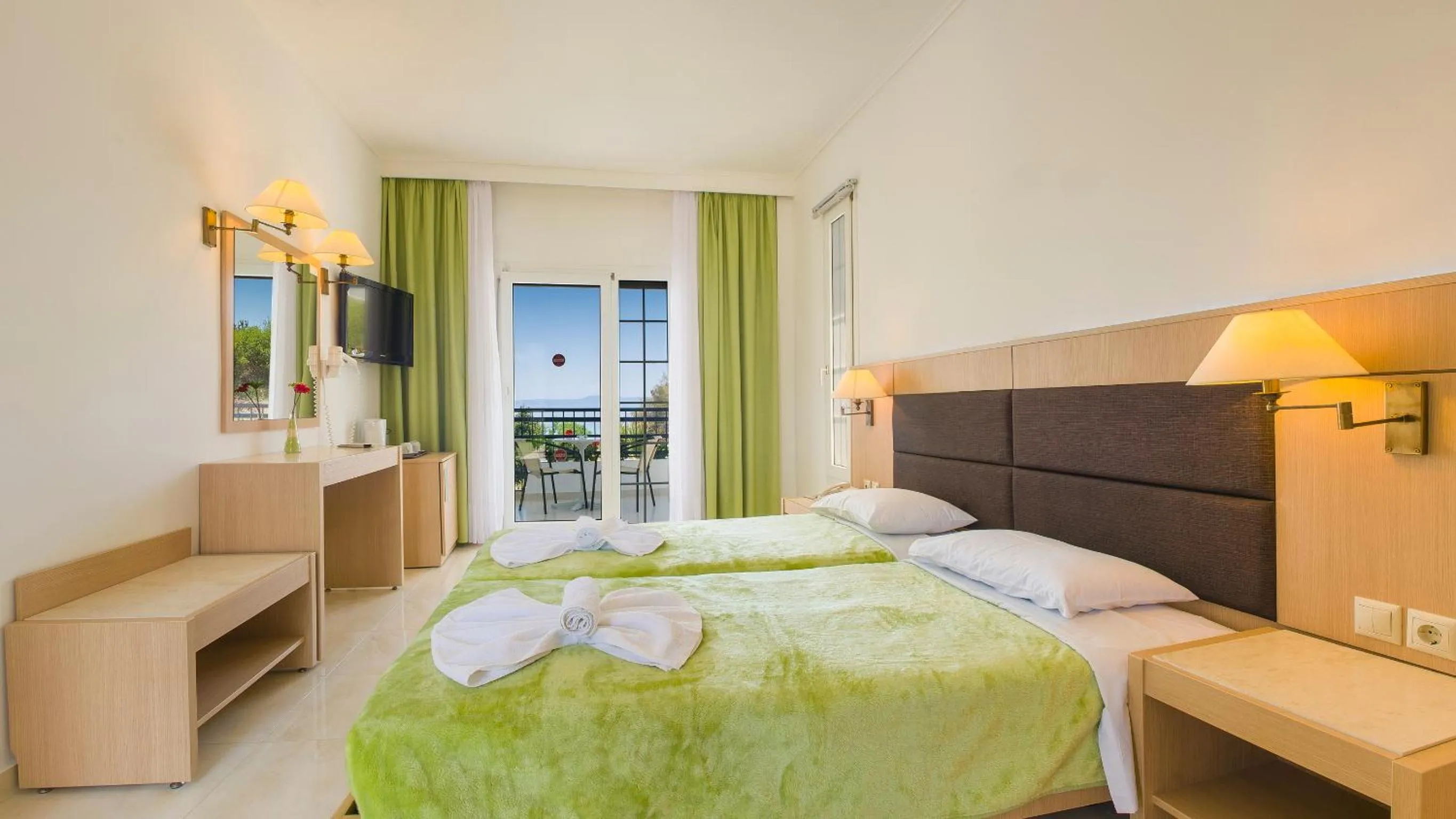 Photo of the whole room, Bed in Halkidiki Palace