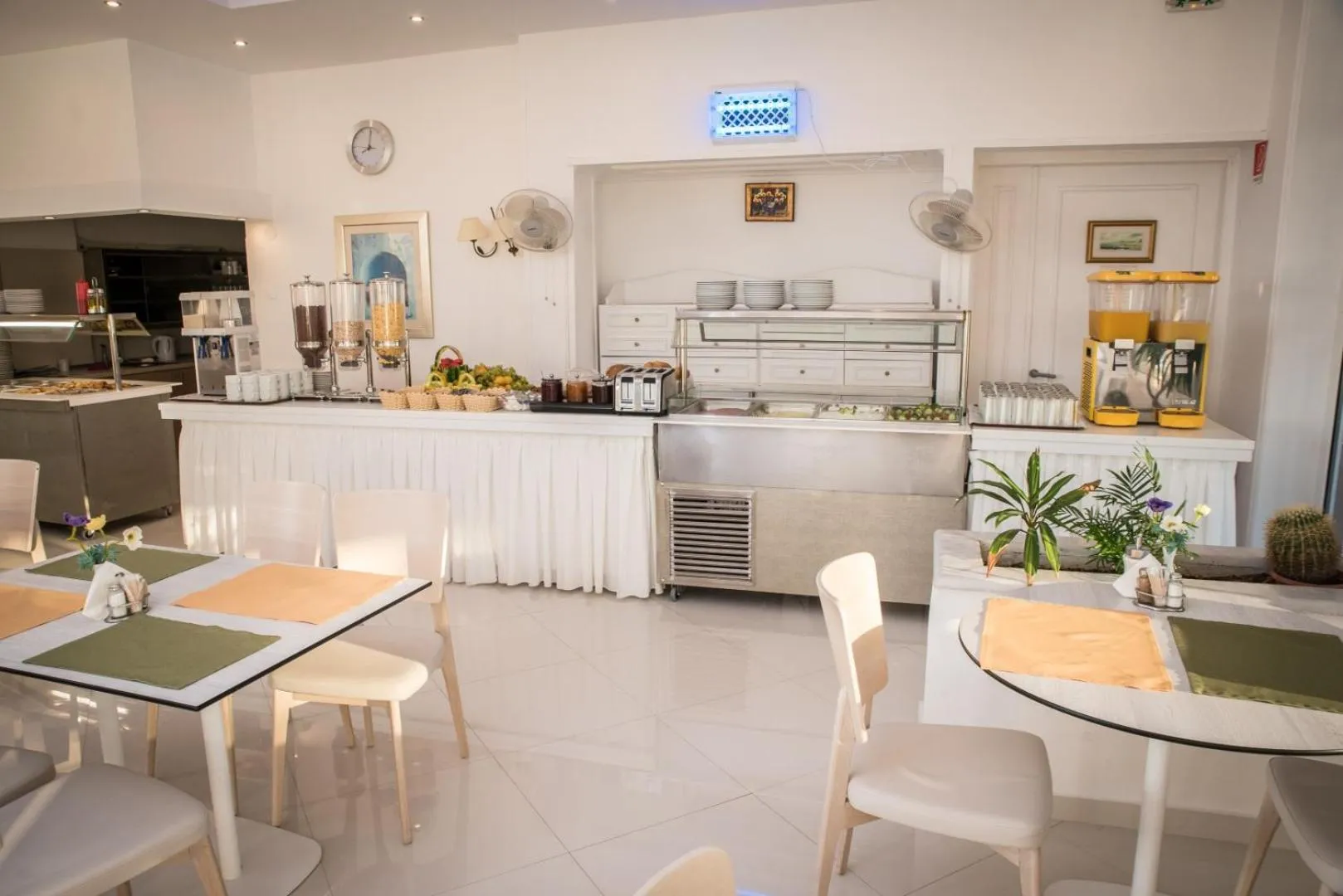 Restaurant/places to eat in Halkidiki Palace