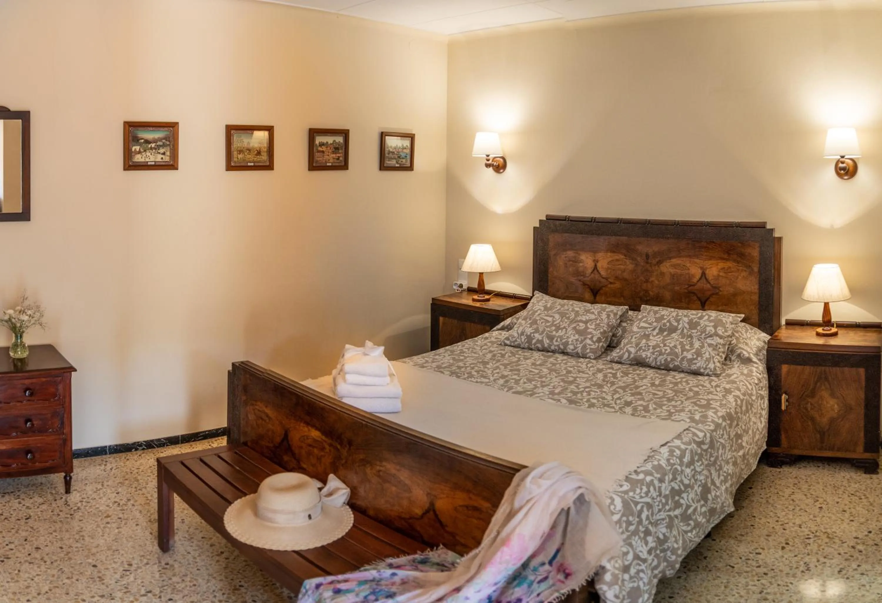 Photo of the whole room, Bed in Can Rosich