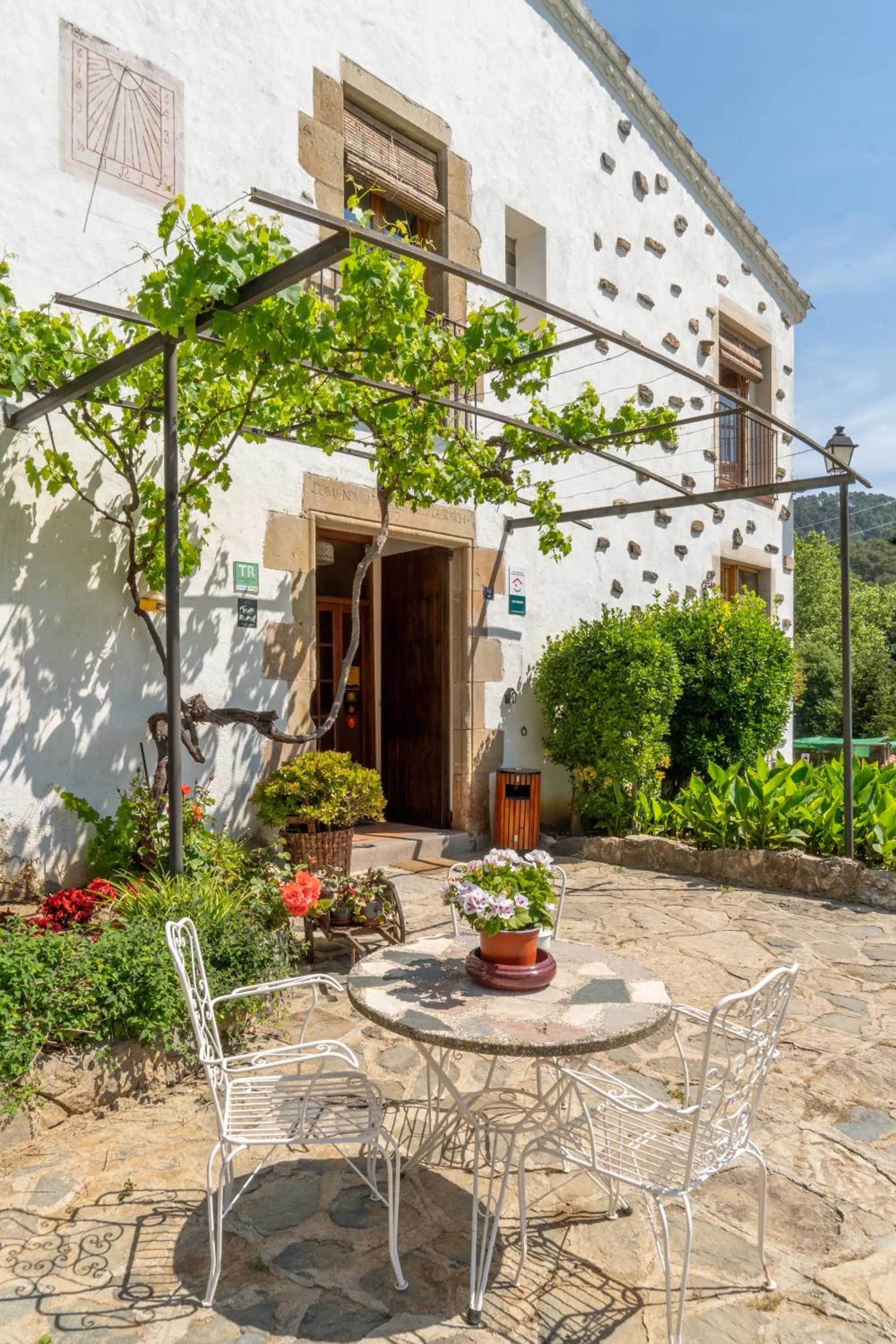 Facade/entrance in Can Rosich