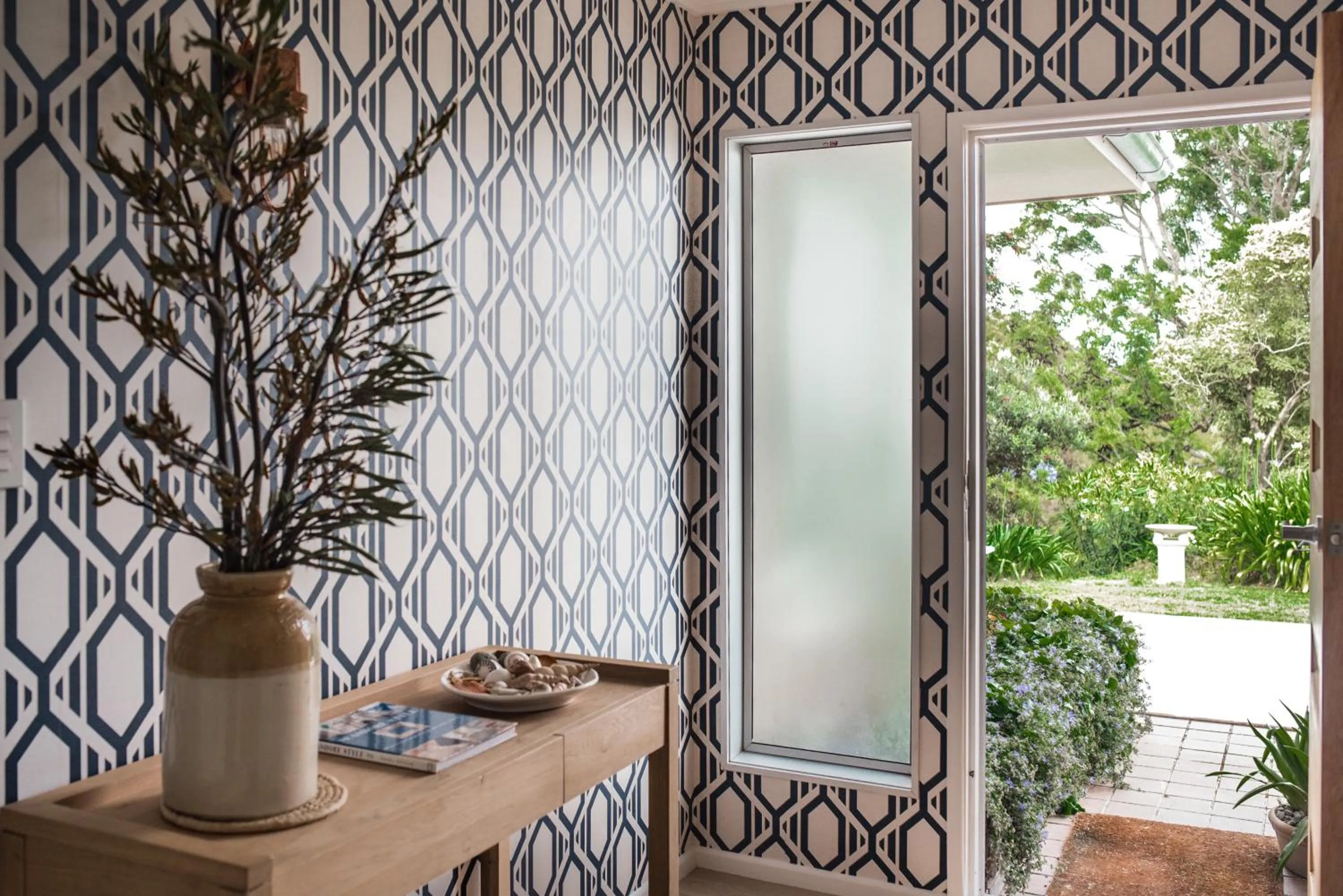 Facade/entrance in Seahurst Apartment