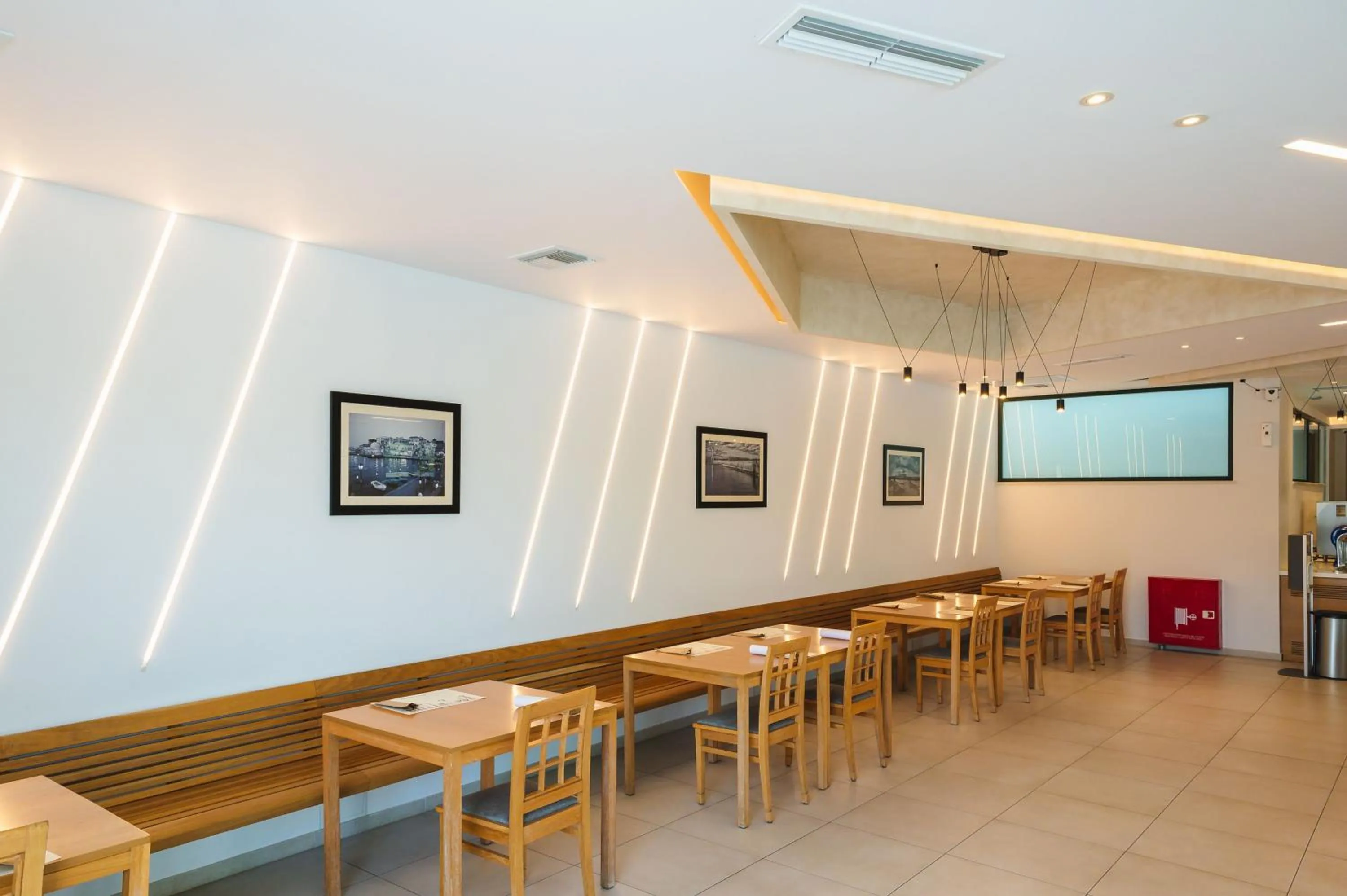 Restaurant/places to eat in Silver Beach Hotel & Apartments